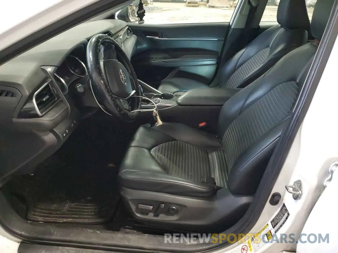 7 Photograph of a damaged car 4T1B11HK6KU220428 TOYOTA CAMRY 2019