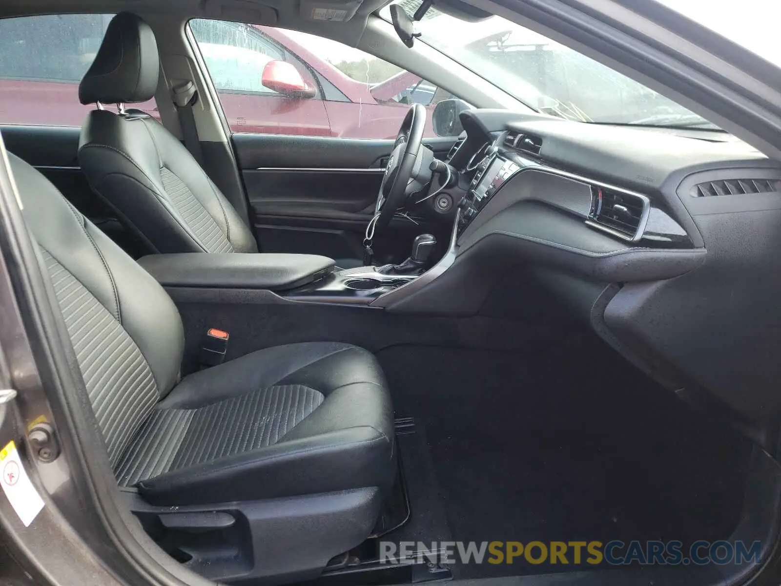 5 Photograph of a damaged car 4T1B11HK6KU225998 TOYOTA CAMRY 2019