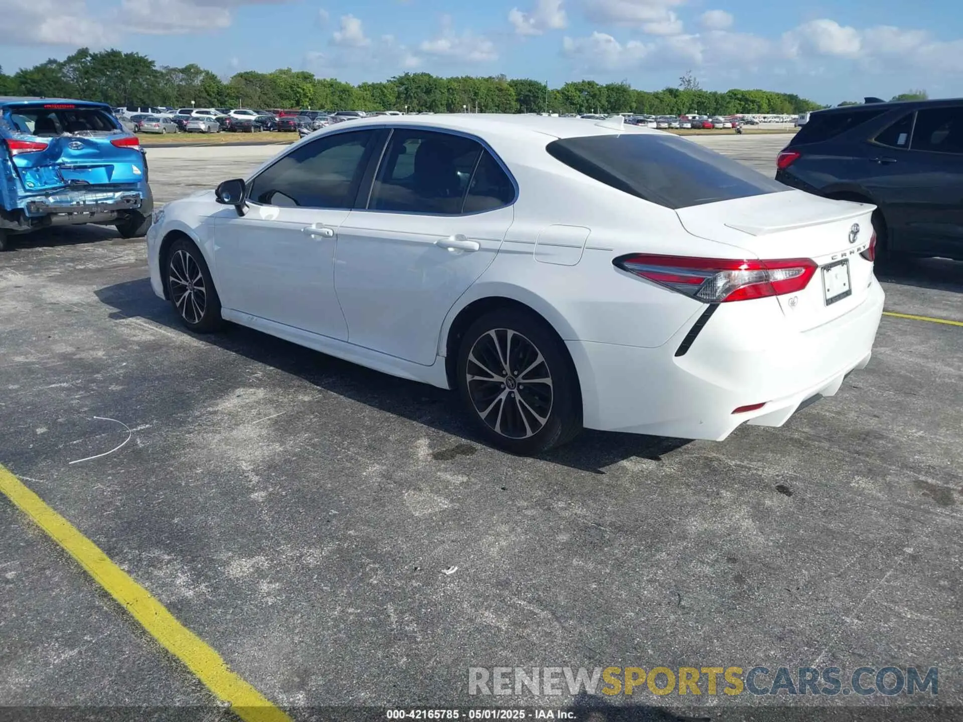 3 Photograph of a damaged car 4T1B11HK6KU230652 TOYOTA CAMRY 2019