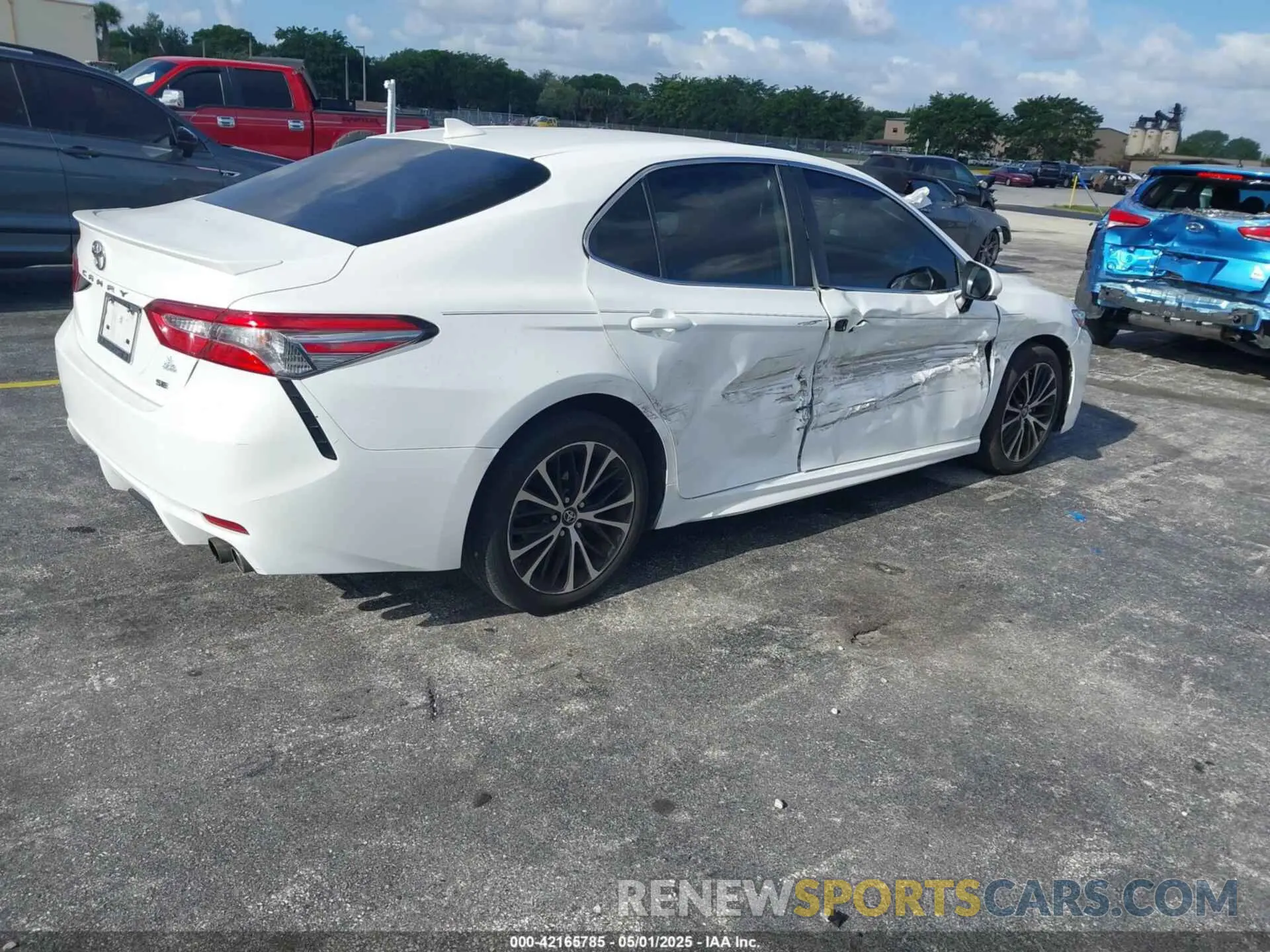 4 Photograph of a damaged car 4T1B11HK6KU230652 TOYOTA CAMRY 2019