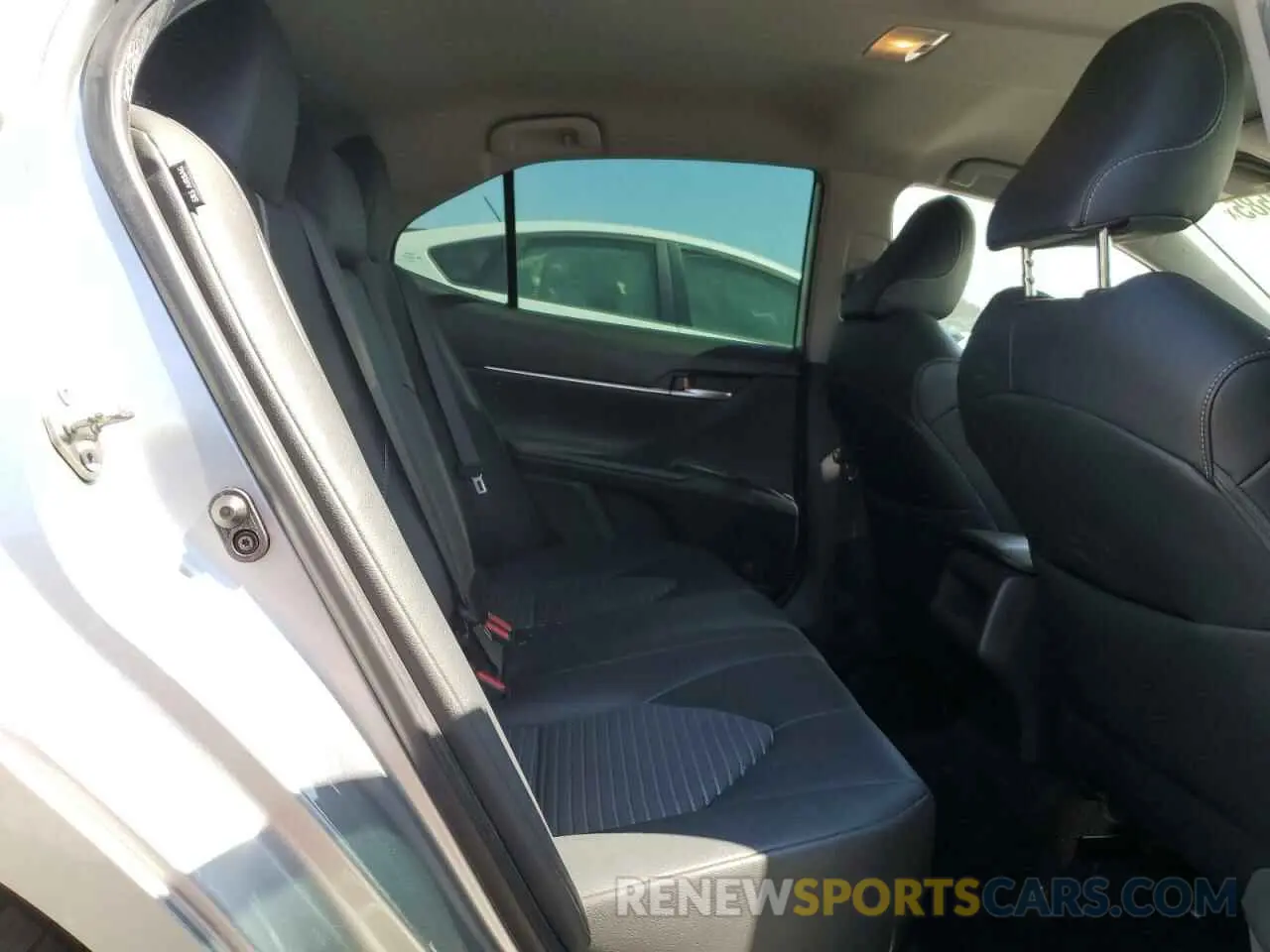 10 Photograph of a damaged car 4T1B11HK6KU255714 TOYOTA CAMRY 2019