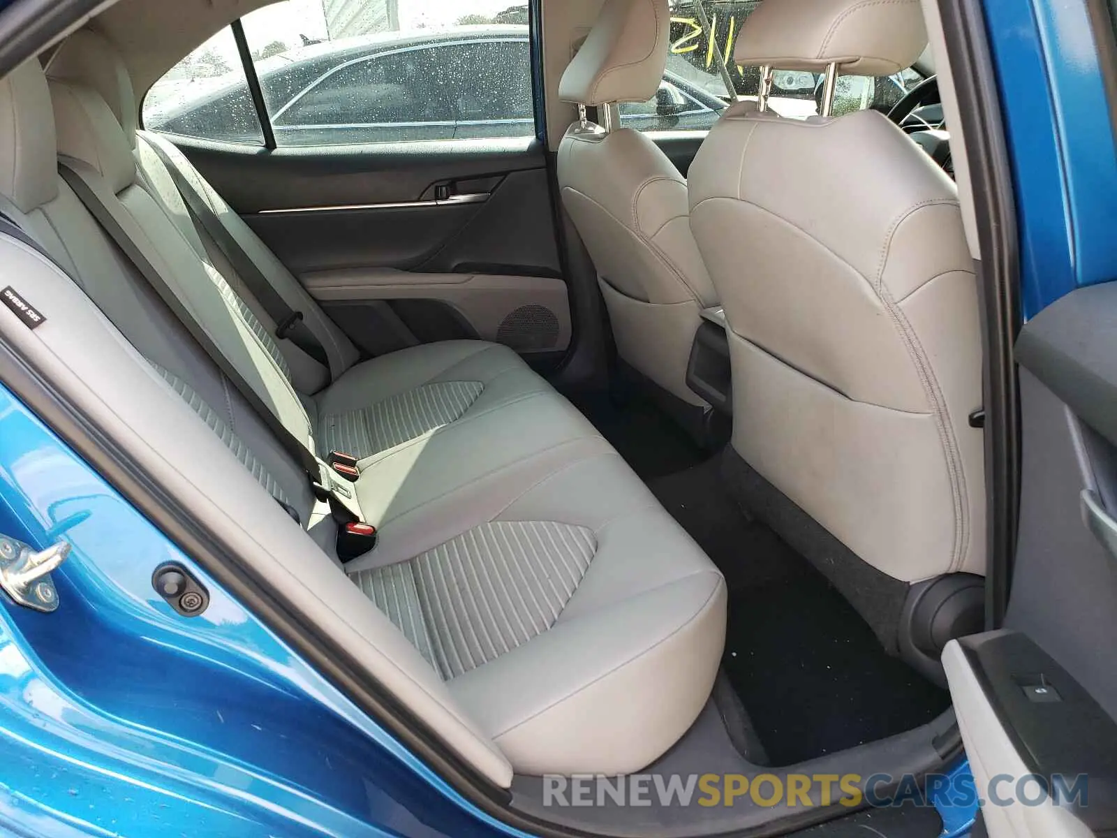 6 Photograph of a damaged car 4T1B11HK6KU264235 TOYOTA CAMRY 2019