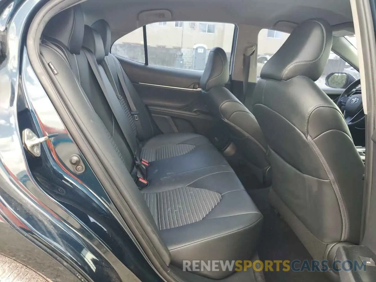 10 Photograph of a damaged car 4T1B11HK6KU275218 TOYOTA CAMRY 2019
