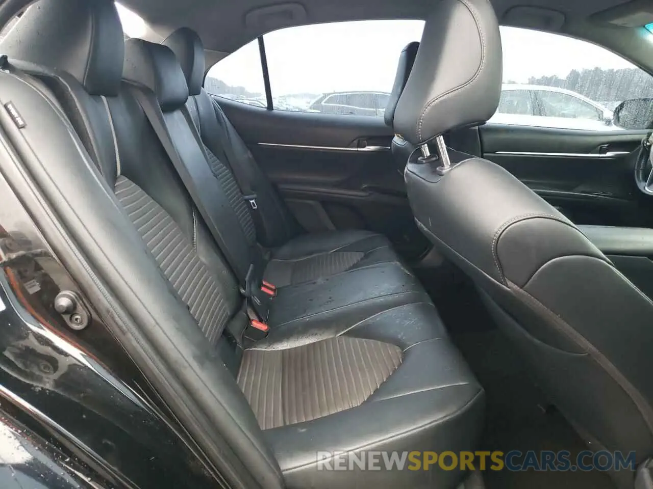 10 Photograph of a damaged car 4T1B11HK6KU283108 TOYOTA CAMRY 2019