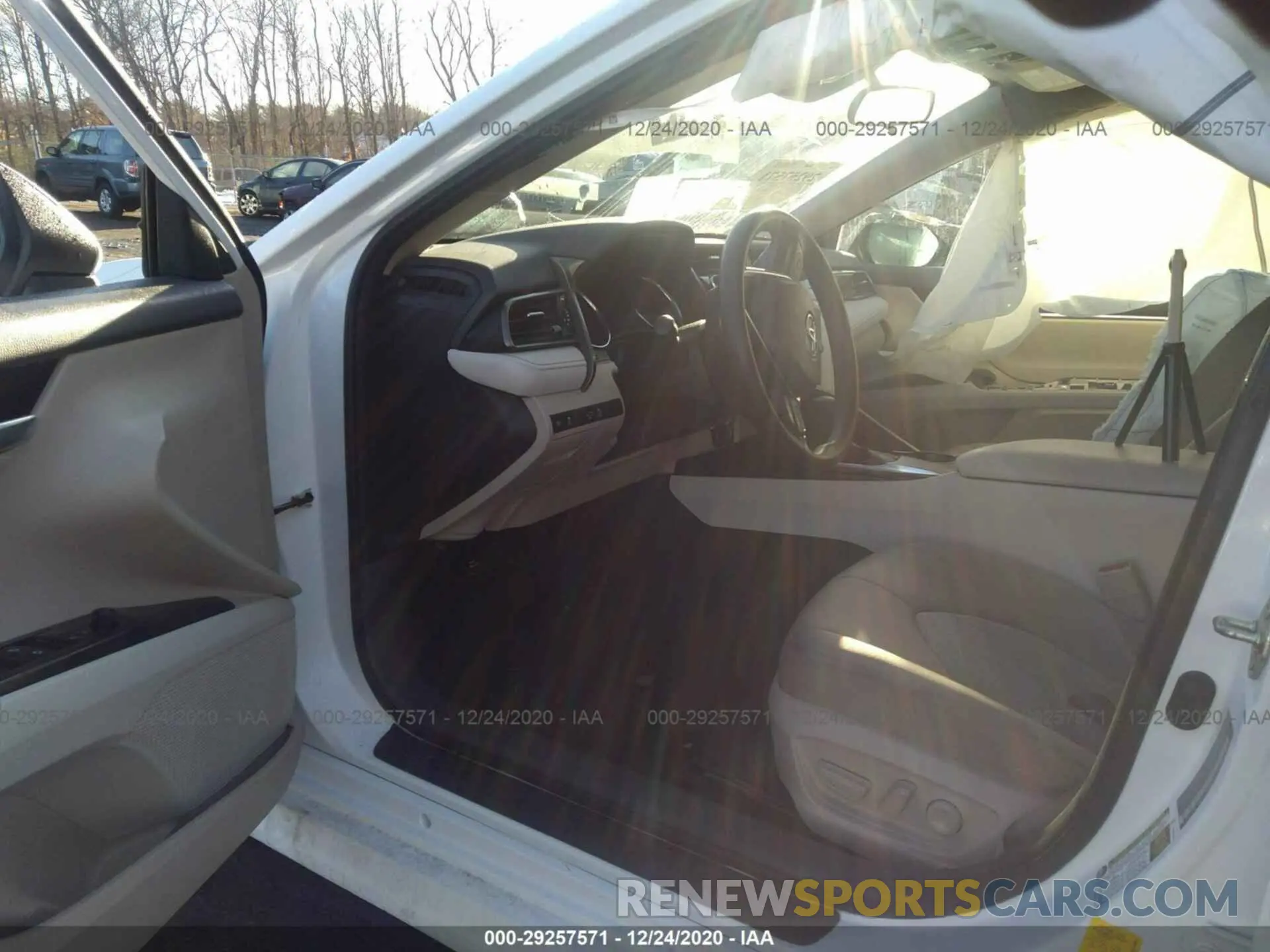 5 Photograph of a damaged car 4T1B11HK6KU286249 TOYOTA CAMRY 2019