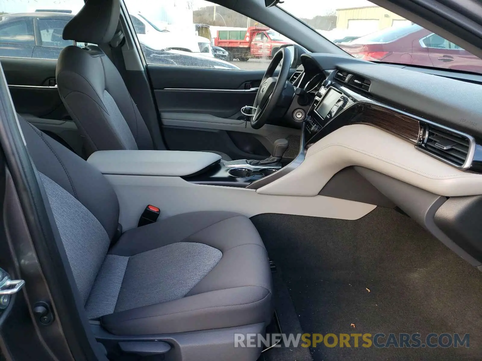 5 Фотография поврежденного автомобиля 4T1B11HK6KU290270 TOYOTA CAMRY 2019