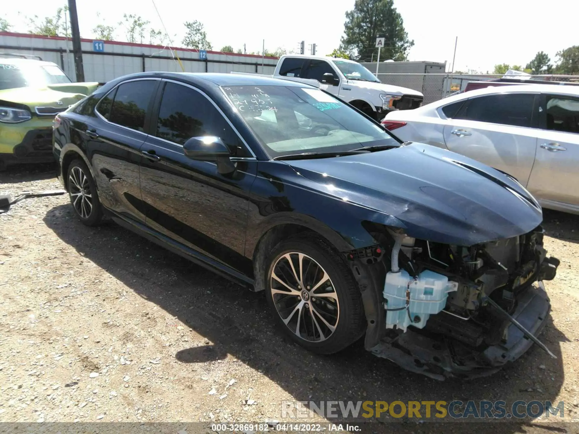 1 Photograph of a damaged car 4T1B11HK6KU291905 TOYOTA CAMRY 2019