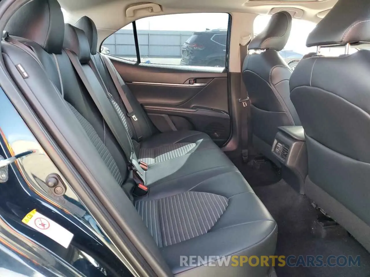 10 Photograph of a damaged car 4T1B11HK6KU679006 TOYOTA CAMRY 2019