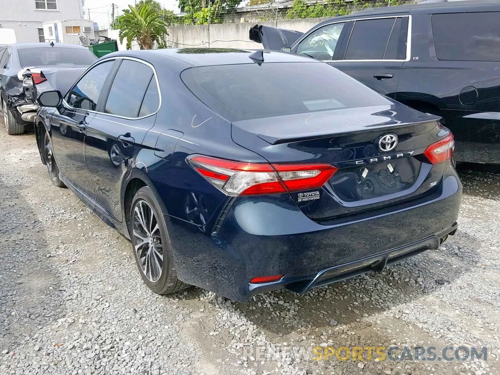 3 Photograph of a damaged car 4T1B11HK6KU683234 TOYOTA CAMRY 2019