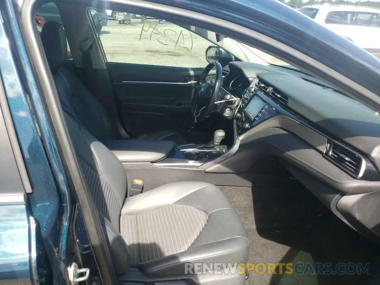 5 Photograph of a damaged car 4T1B11HK6KU684142 TOYOTA CAMRY 2019