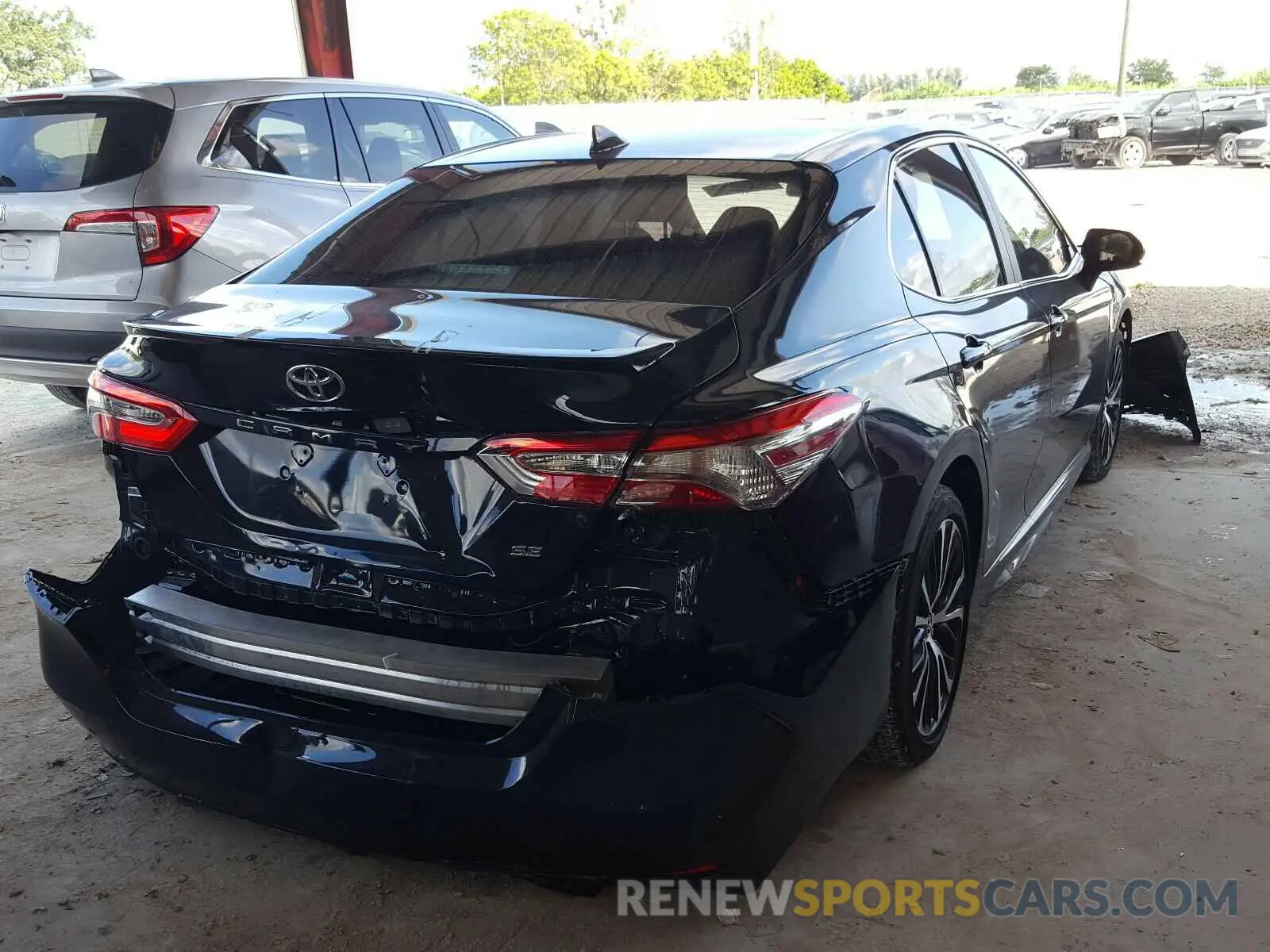 4 Photograph of a damaged car 4T1B11HK6KU685291 TOYOTA CAMRY 2019