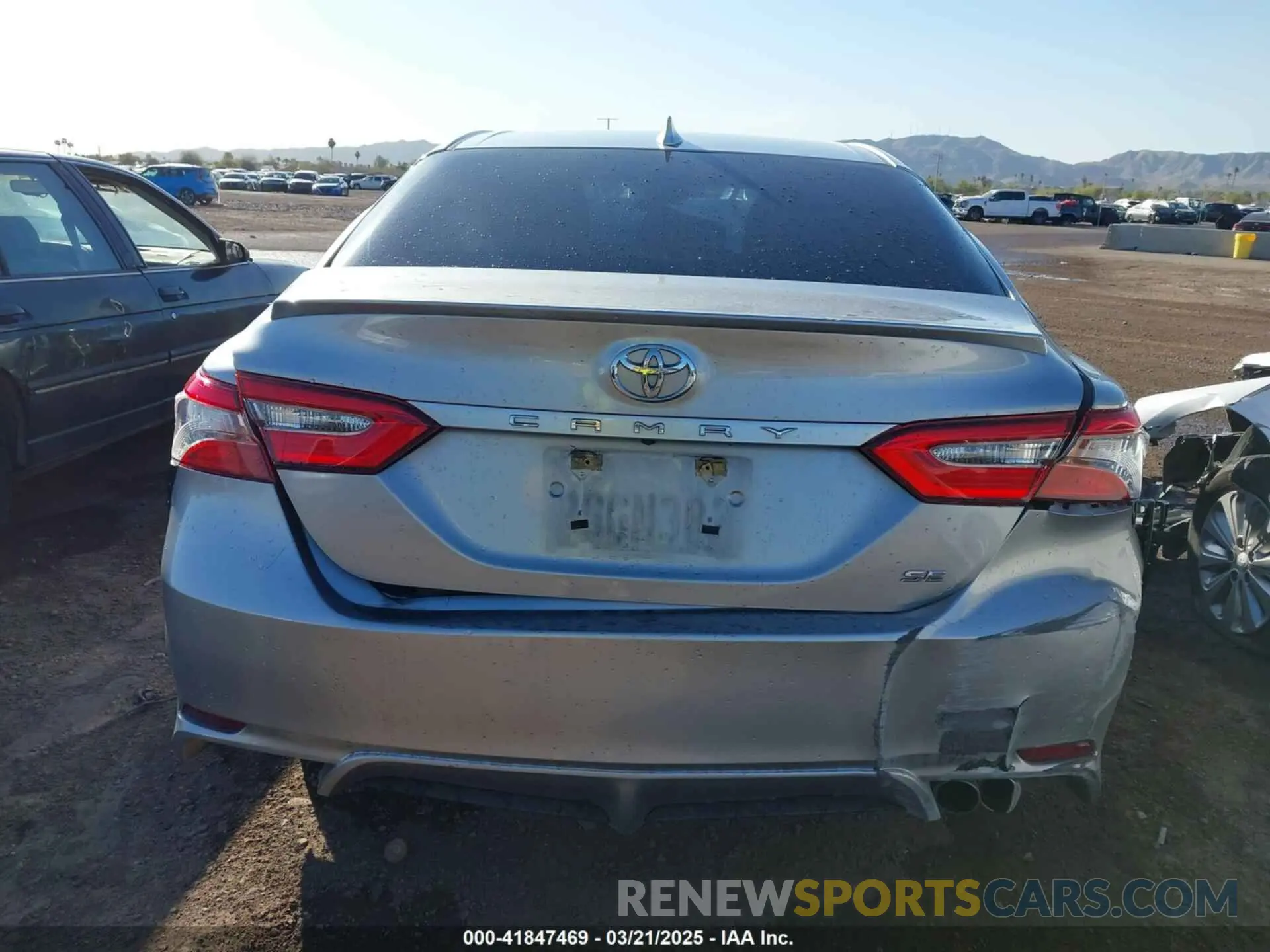 16 Photograph of a damaged car 4T1B11HK6KU692080 TOYOTA CAMRY 2019