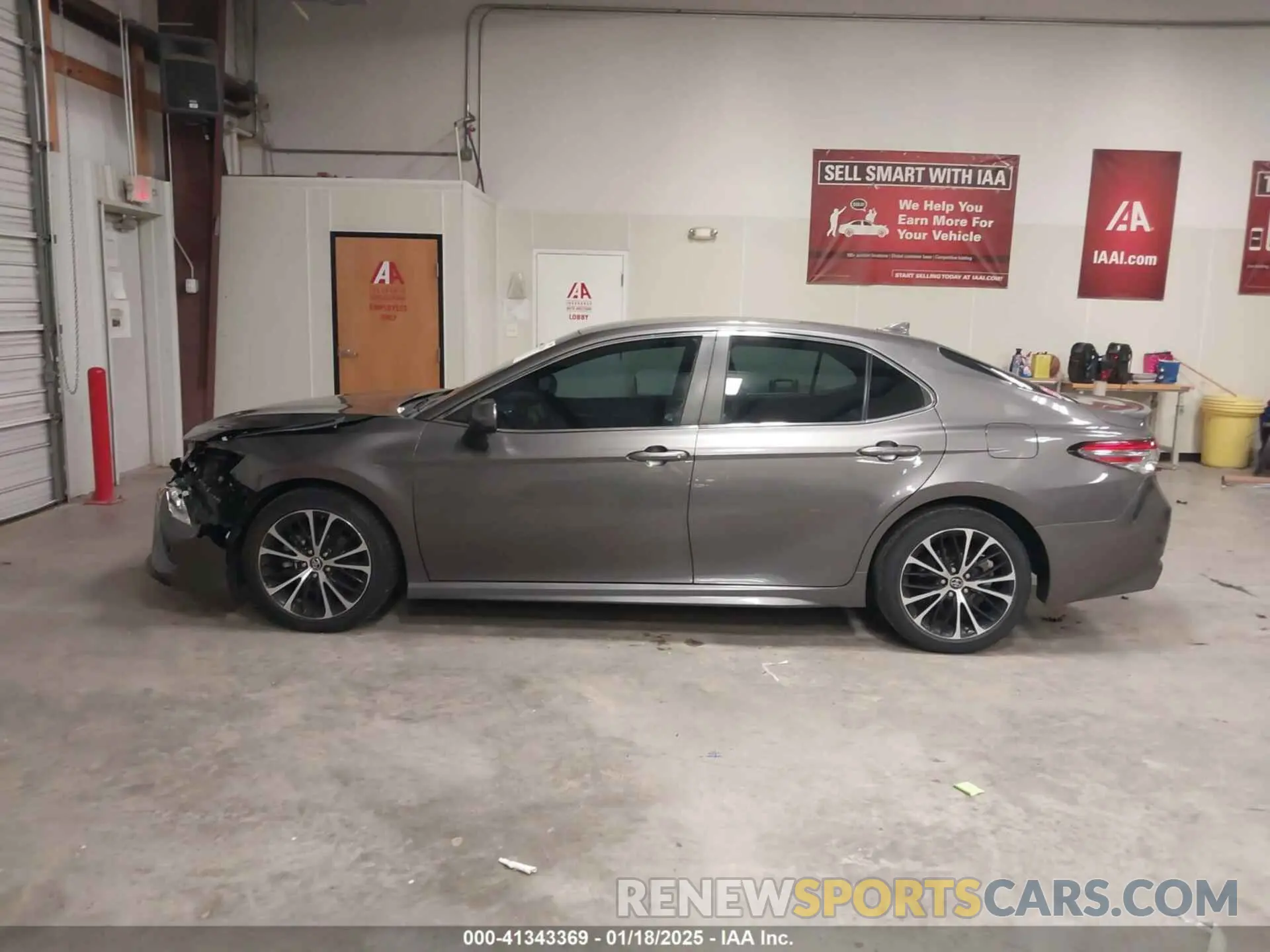 15 Photograph of a damaged car 4T1B11HK6KU697036 TOYOTA CAMRY 2019