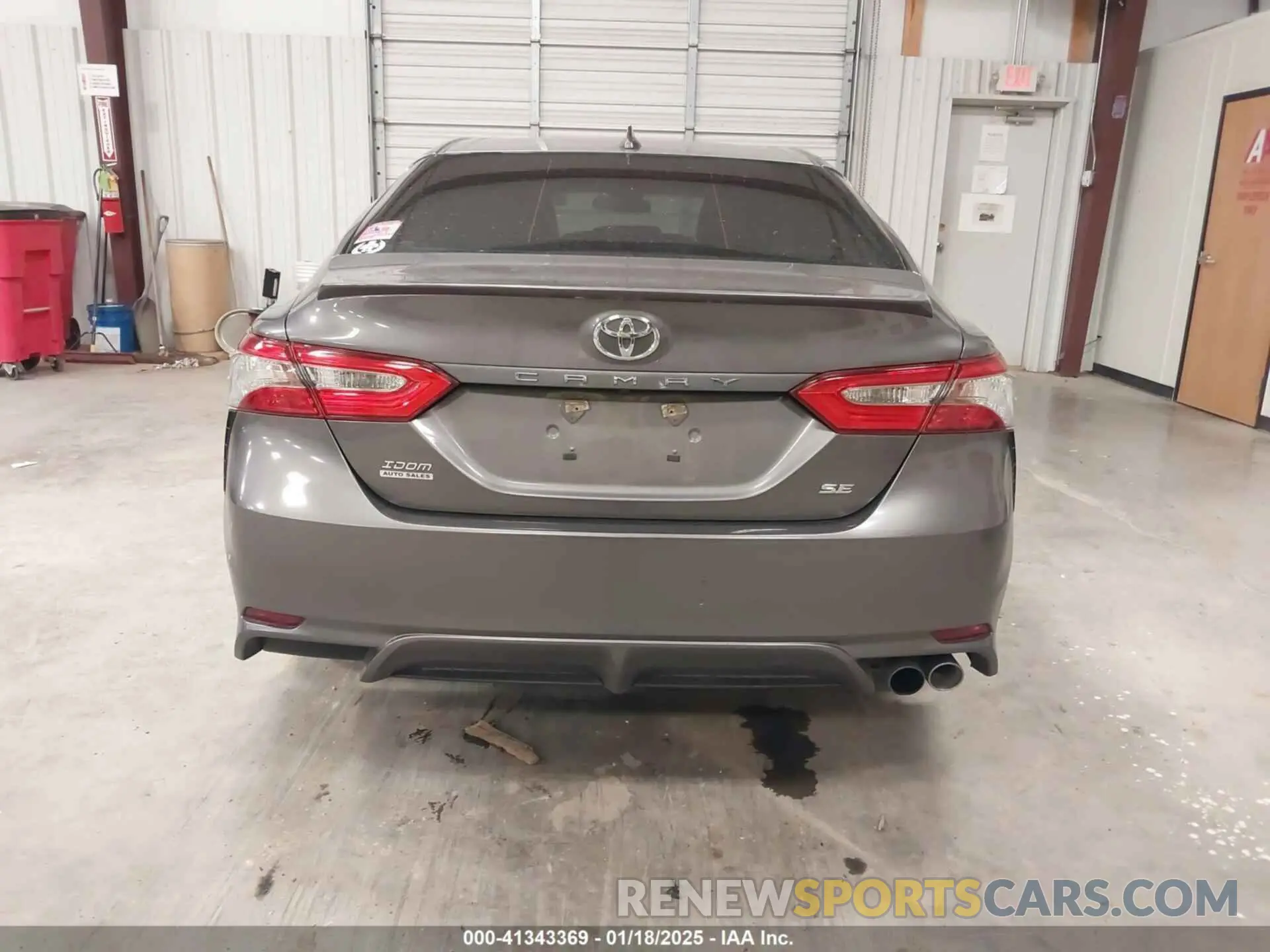 17 Photograph of a damaged car 4T1B11HK6KU697036 TOYOTA CAMRY 2019