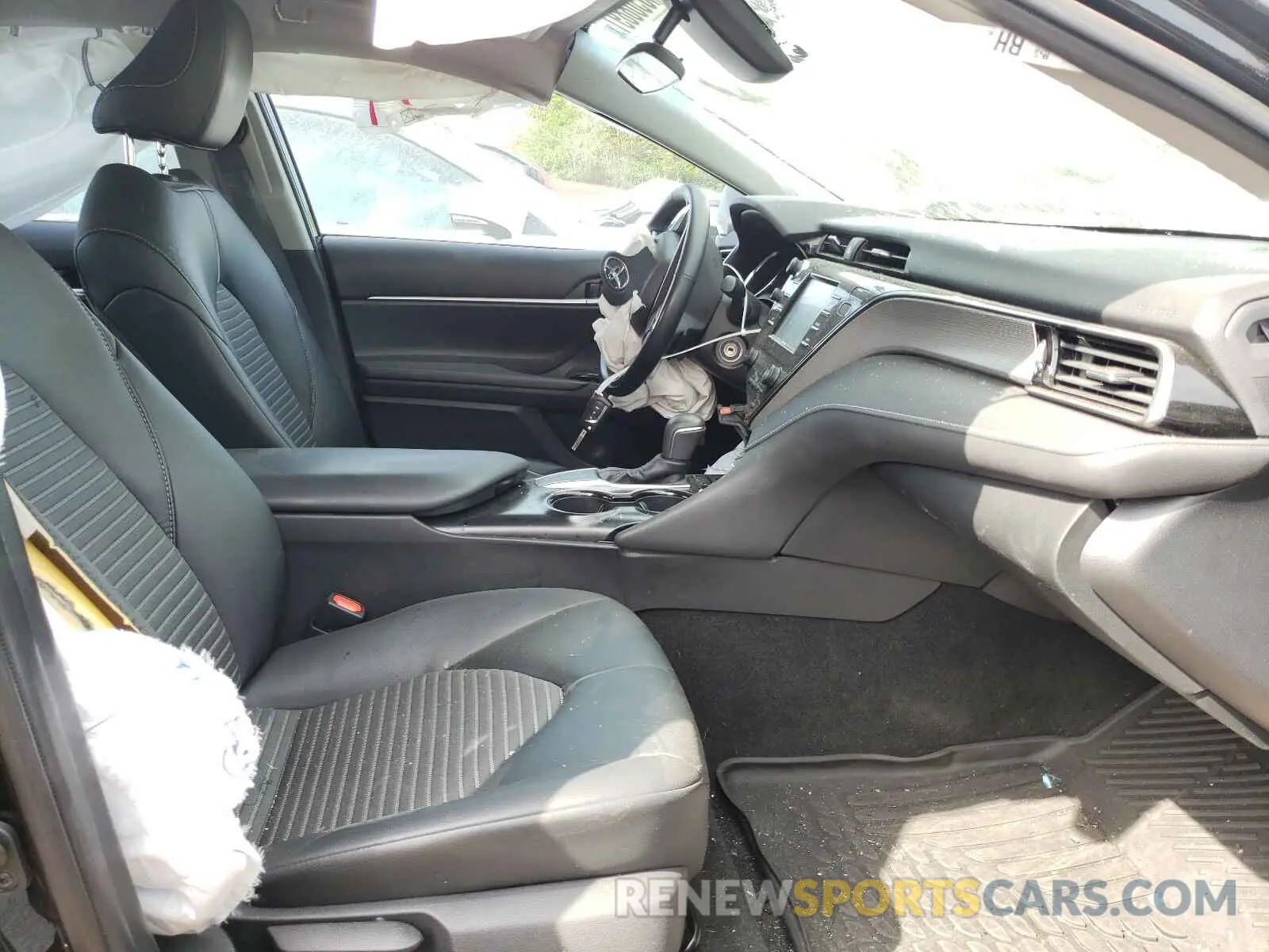 5 Photograph of a damaged car 4T1B11HK6KU717866 TOYOTA CAMRY 2019