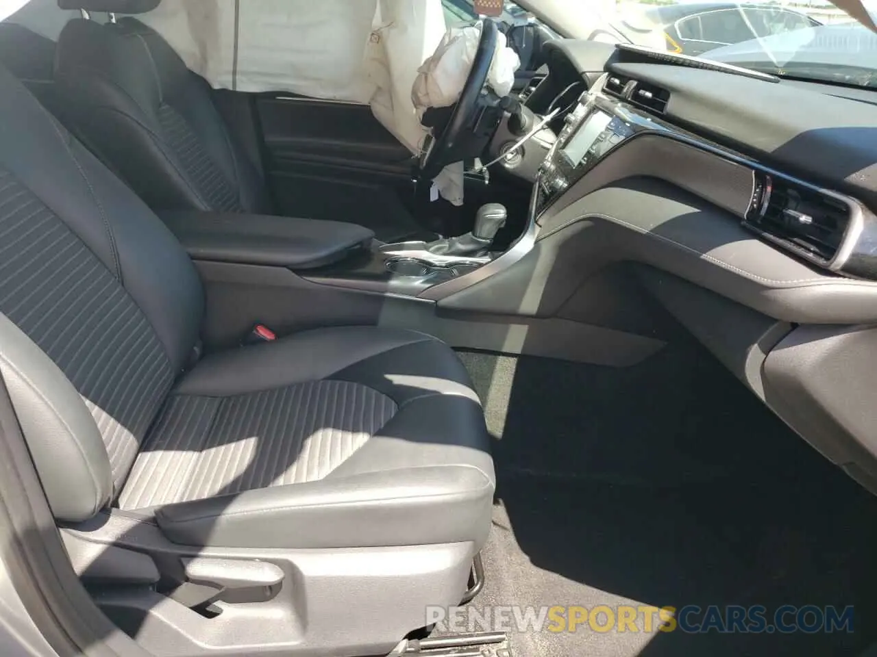 5 Photograph of a damaged car 4T1B11HK6KU727989 TOYOTA CAMRY 2019