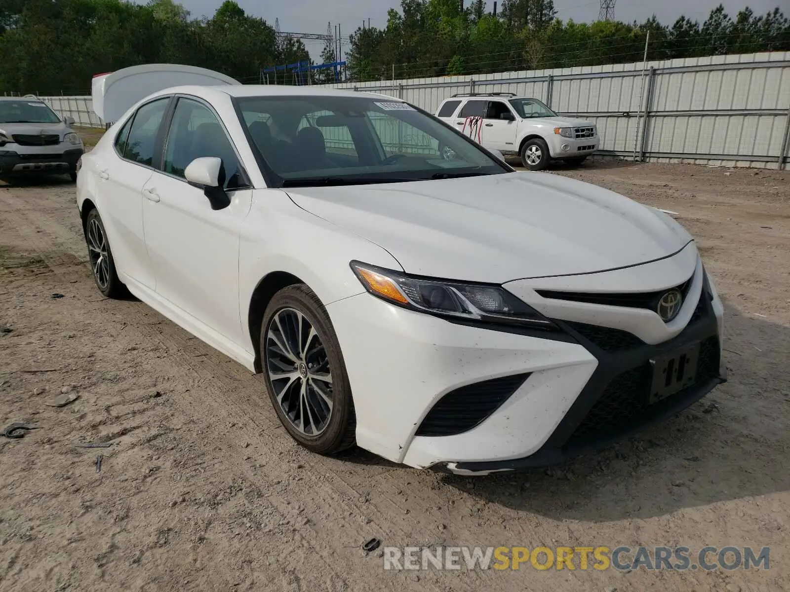 1 Photograph of a damaged car 4T1B11HK6KU744663 TOYOTA CAMRY 2019