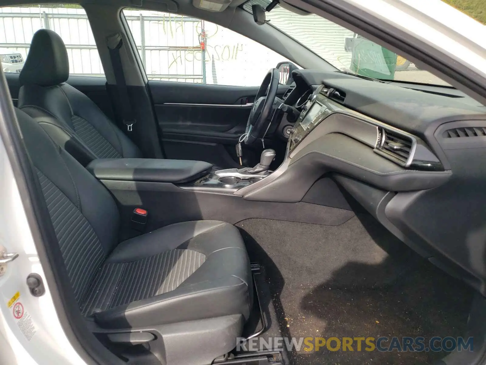 5 Photograph of a damaged car 4T1B11HK6KU744663 TOYOTA CAMRY 2019