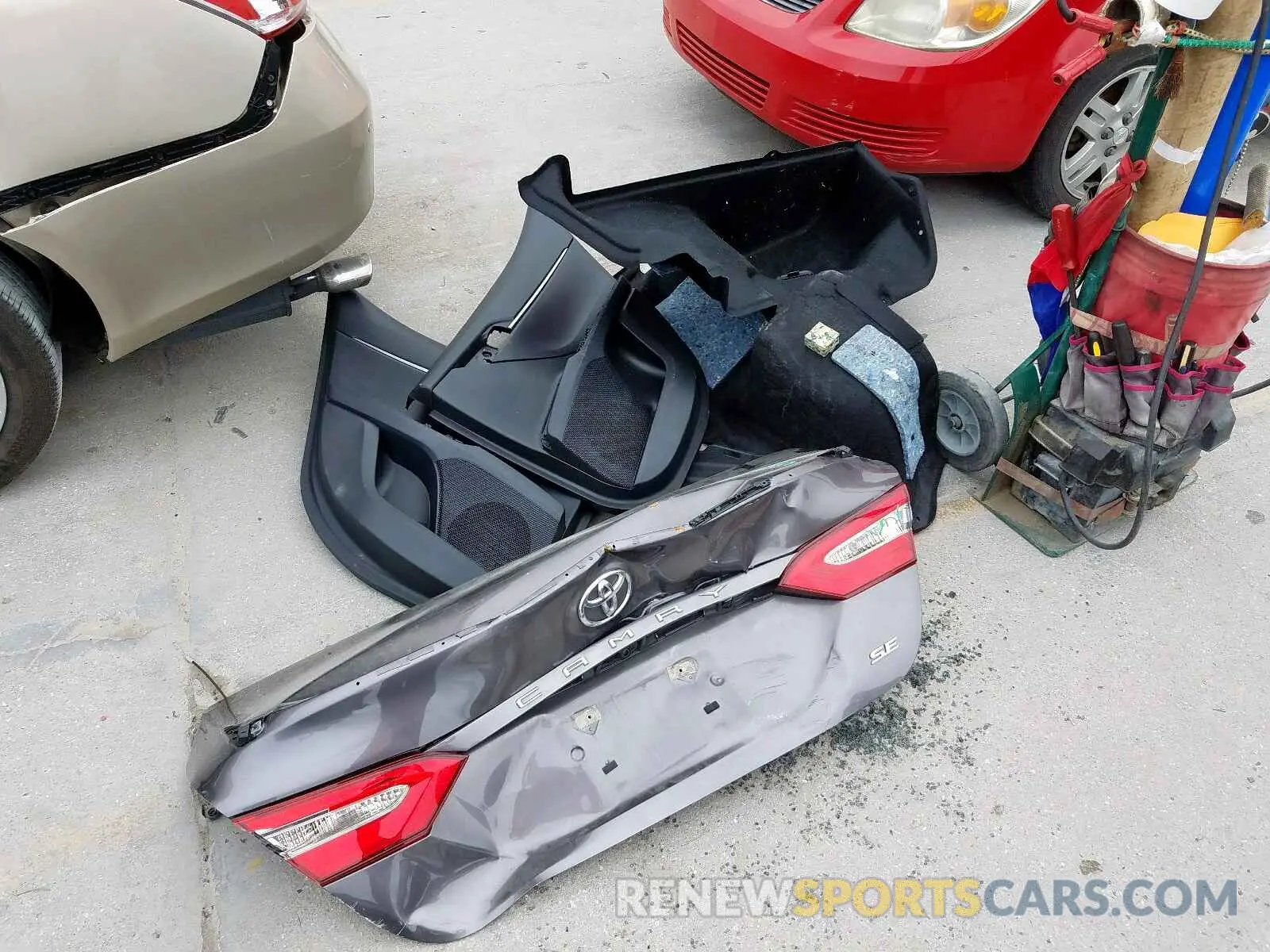 9 Photograph of a damaged car 4T1B11HK6KU746252 TOYOTA CAMRY 2019
