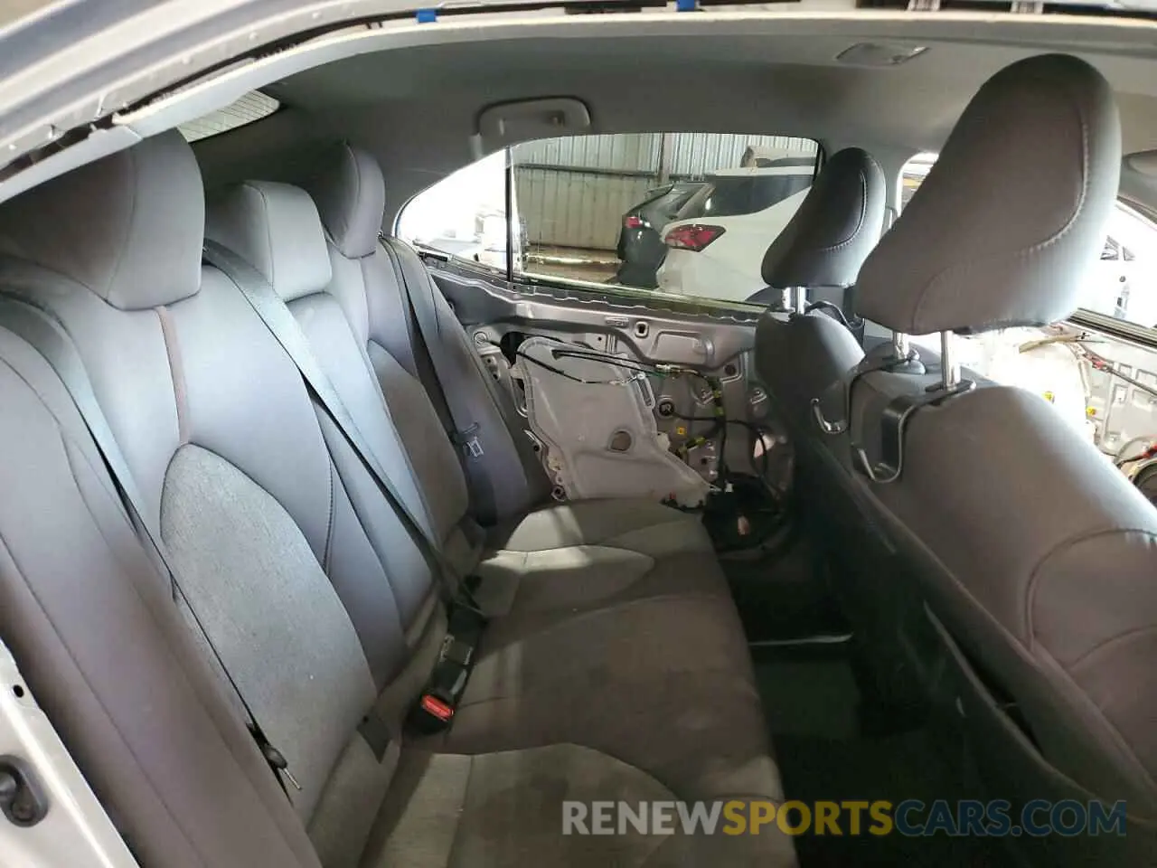 10 Photograph of a damaged car 4T1B11HK6KU766162 TOYOTA CAMRY 2019