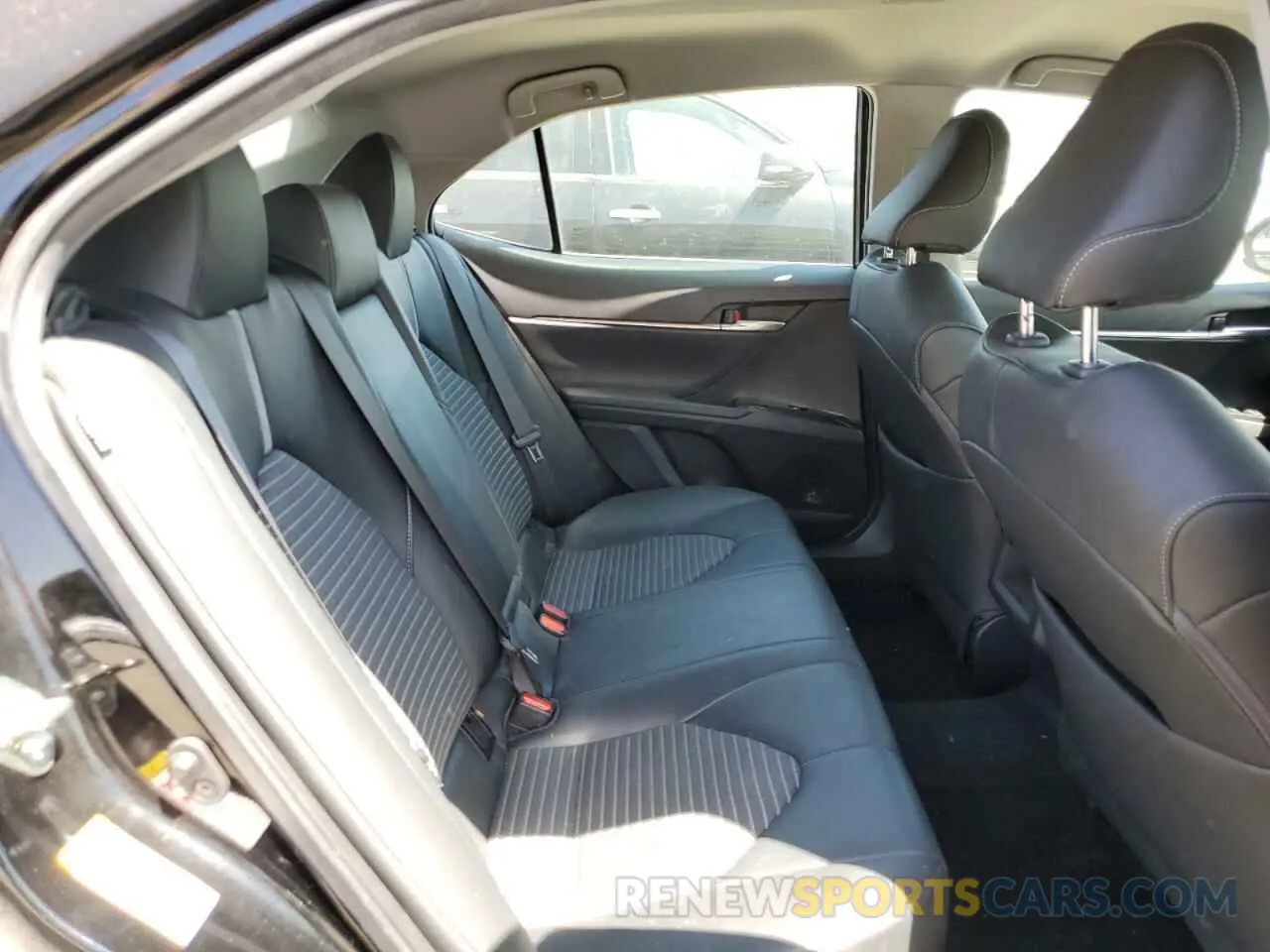 10 Photograph of a damaged car 4T1B11HK6KU774620 TOYOTA CAMRY 2019