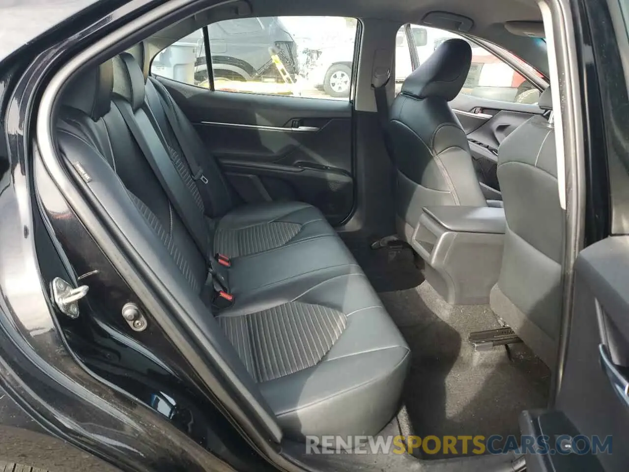 10 Photograph of a damaged car 4T1B11HK6KU780689 TOYOTA CAMRY 2019