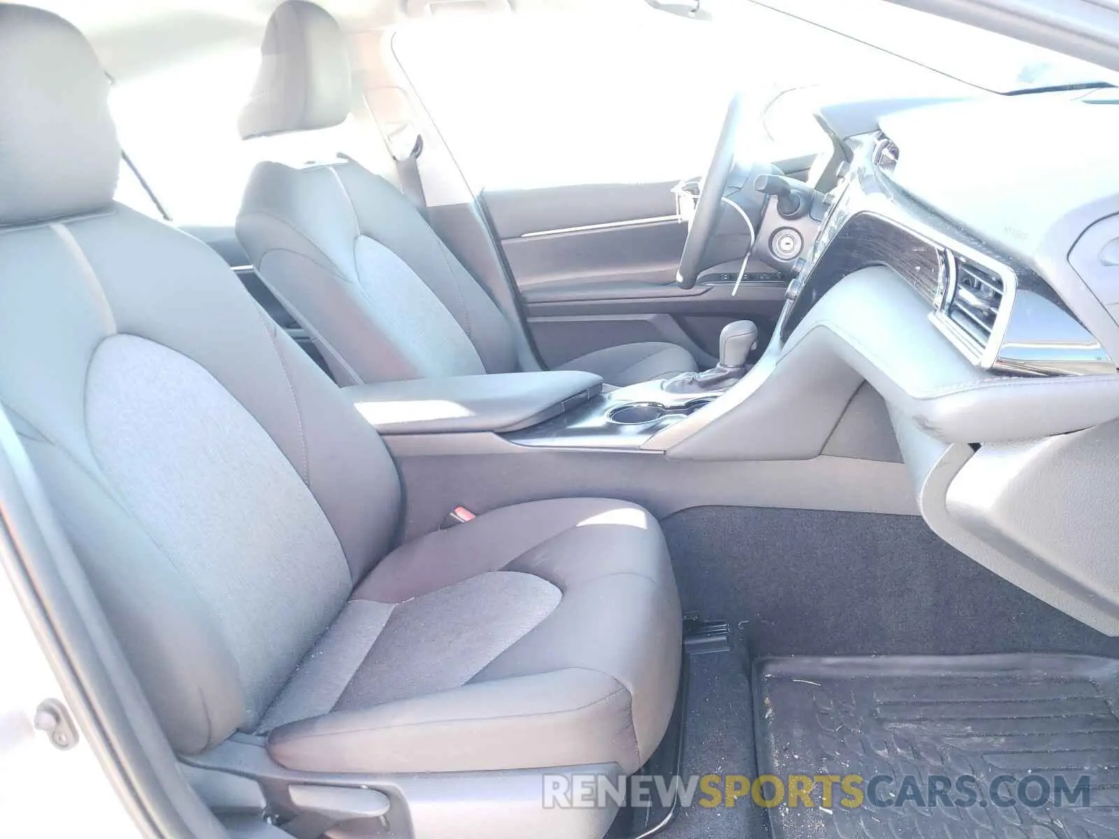 5 Photograph of a damaged car 4T1B11HK6KU781342 TOYOTA CAMRY 2019