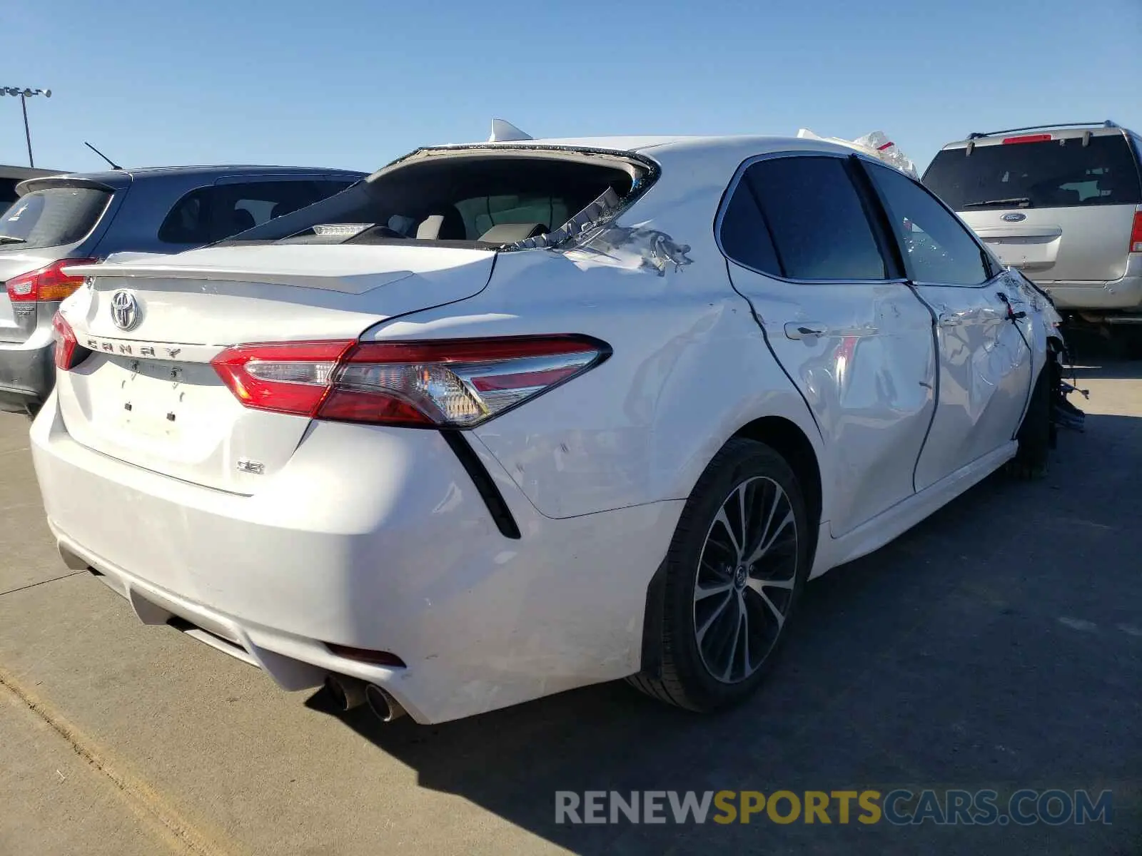4 Photograph of a damaged car 4T1B11HK6KU801654 TOYOTA CAMRY 2019