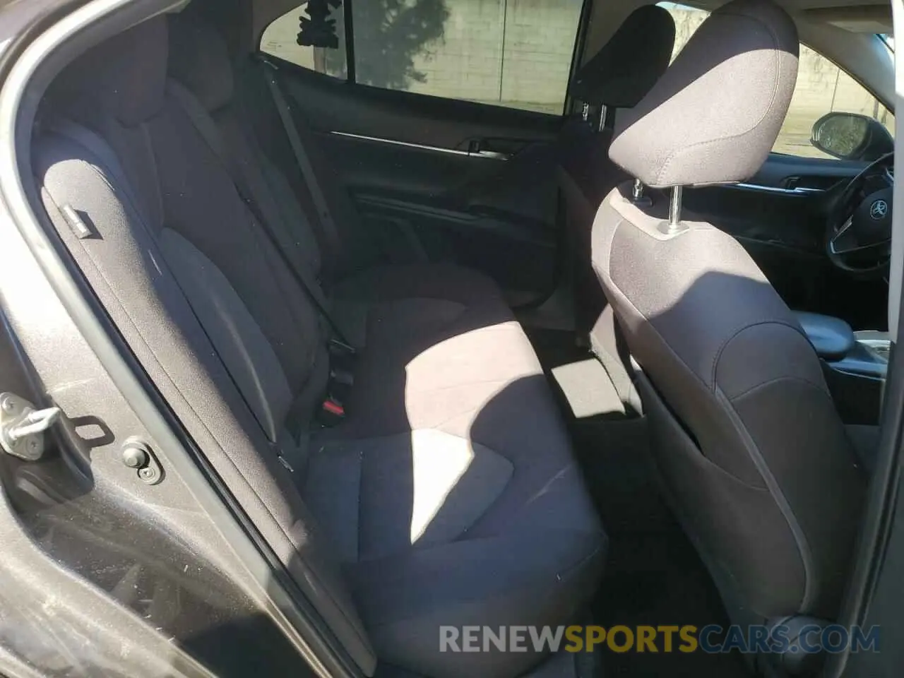 10 Фотография поврежденного автомобиля 4T1B11HK6KU807681 TOYOTA CAMRY 2019