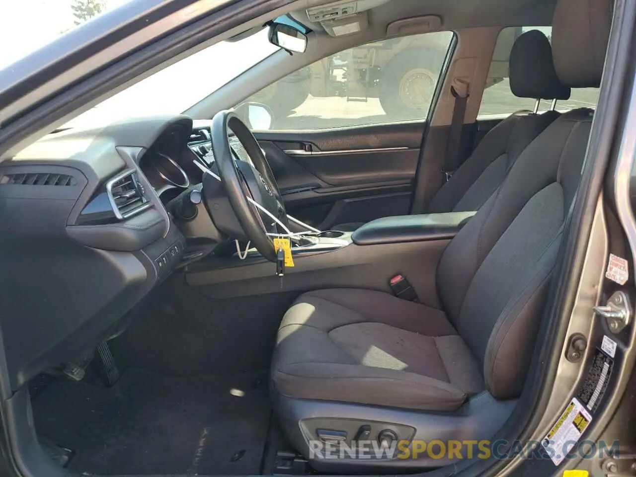 7 Фотография поврежденного автомобиля 4T1B11HK6KU807681 TOYOTA CAMRY 2019