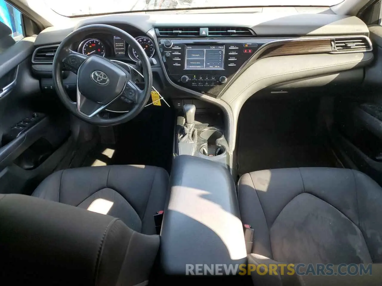 8 Фотография поврежденного автомобиля 4T1B11HK6KU807681 TOYOTA CAMRY 2019