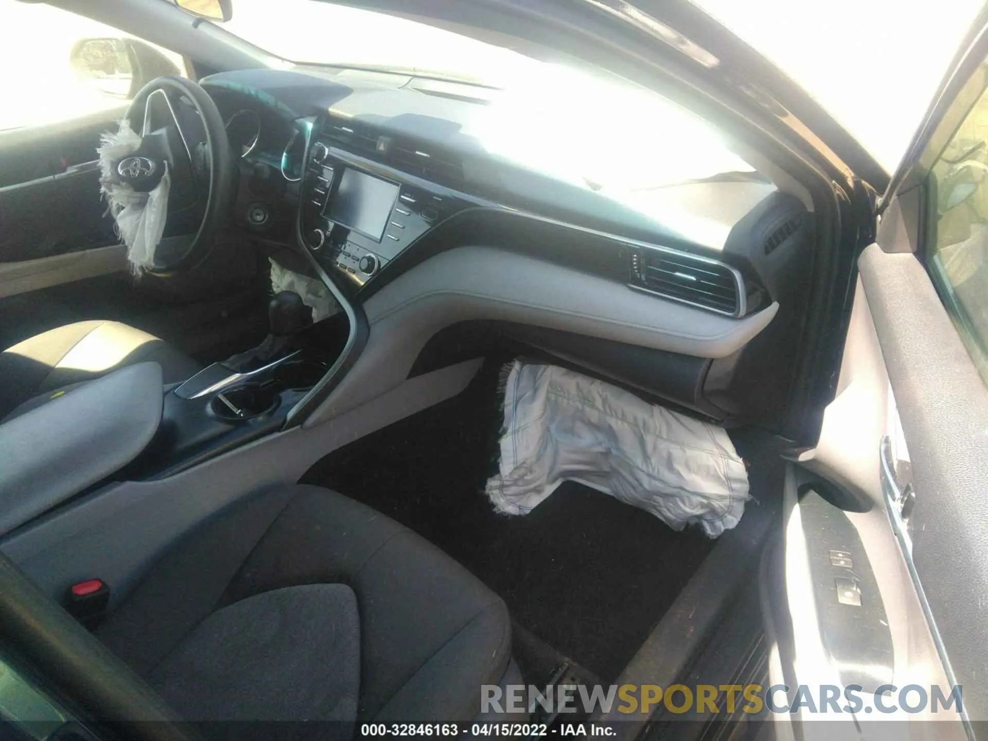 5 Фотография поврежденного автомобиля 4T1B11HK6KU809656 TOYOTA CAMRY 2019
