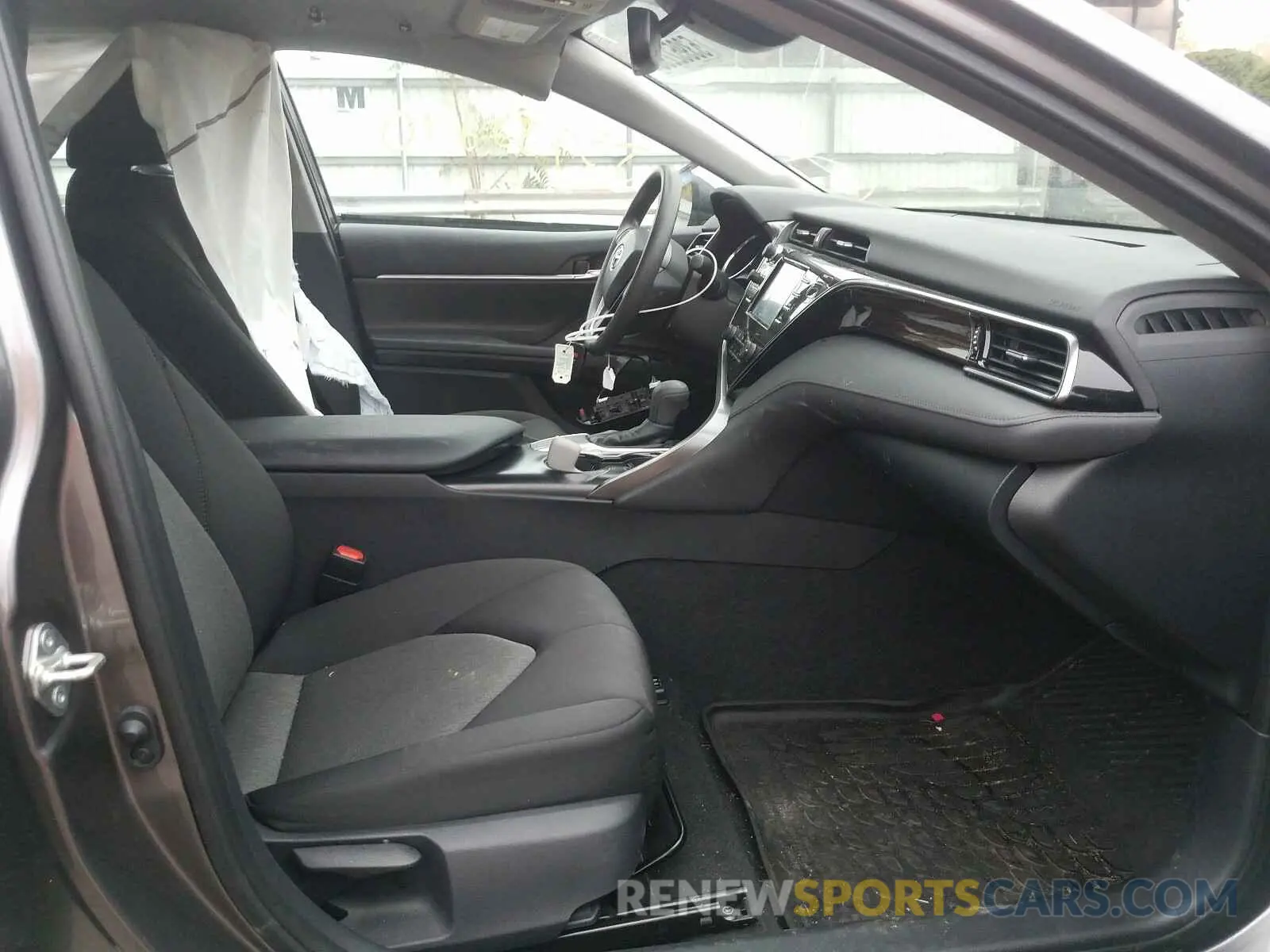 5 Photograph of a damaged car 4T1B11HK6KU818793 TOYOTA CAMRY 2019