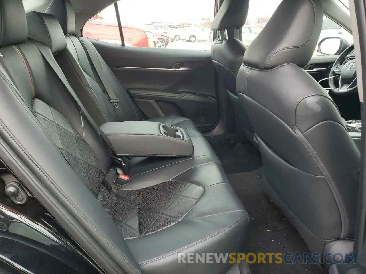 10 Photograph of a damaged car 4T1B11HK6KU827512 TOYOTA CAMRY 2019