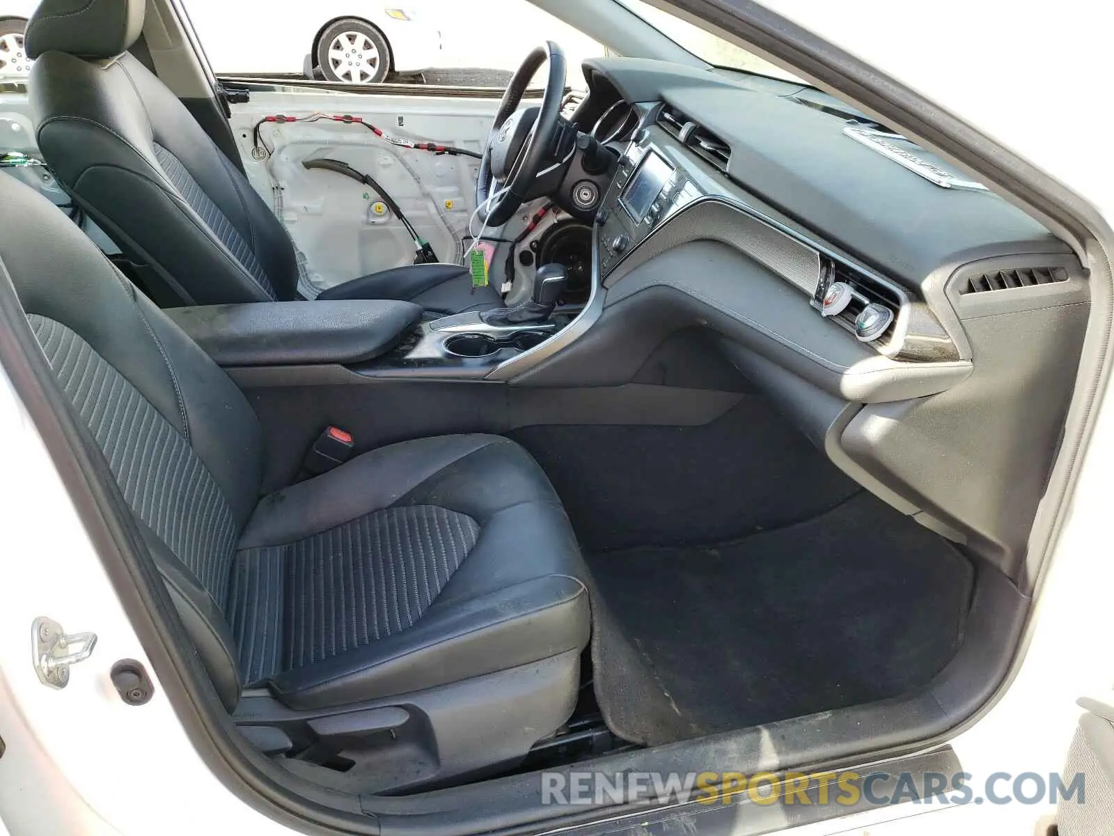 5 Photograph of a damaged car 4T1B11HK6KU828997 TOYOTA CAMRY 2019