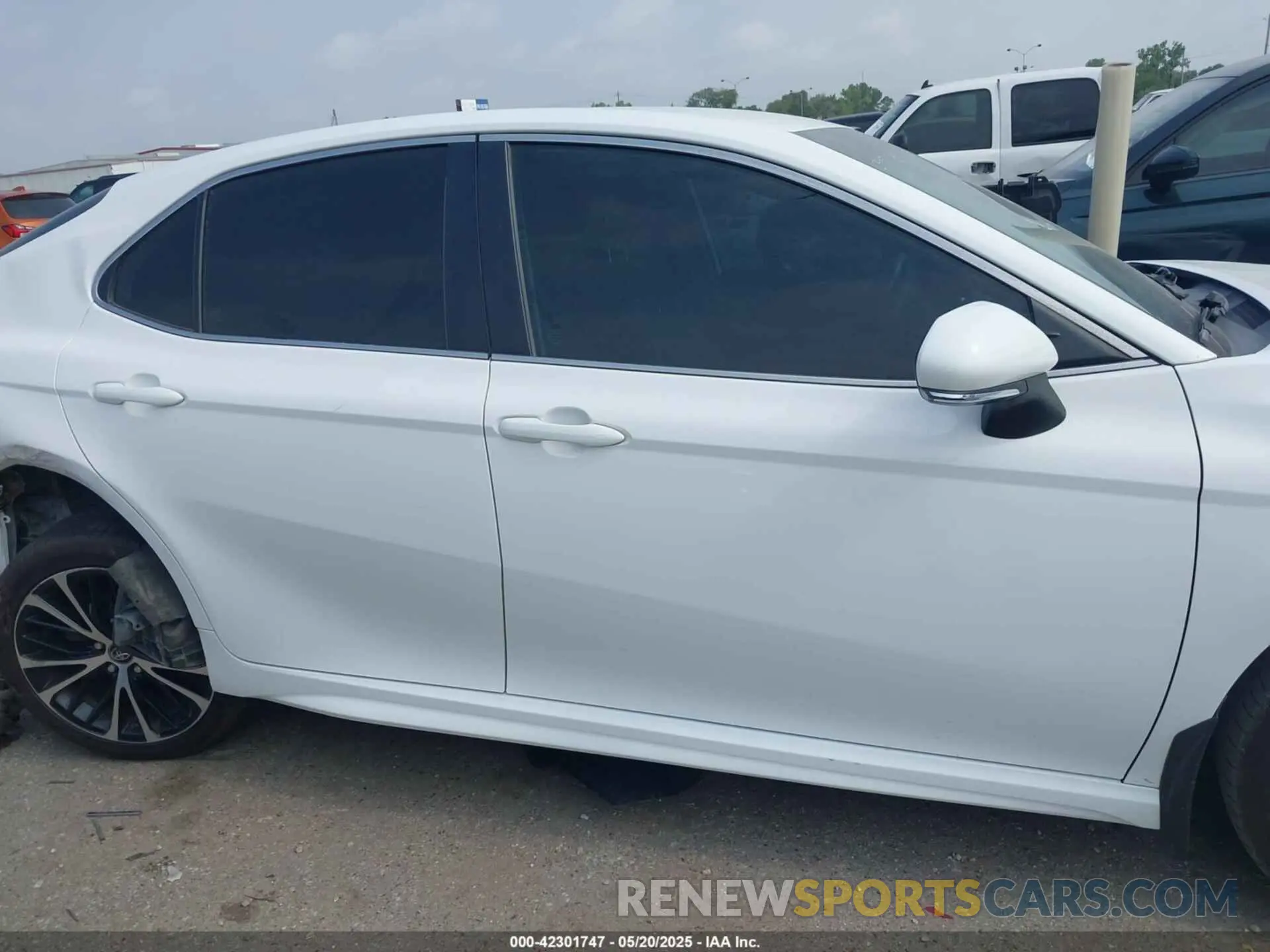 13 Фотография поврежденного автомобиля 4T1B11HK6KU847730 TOYOTA CAMRY 2019