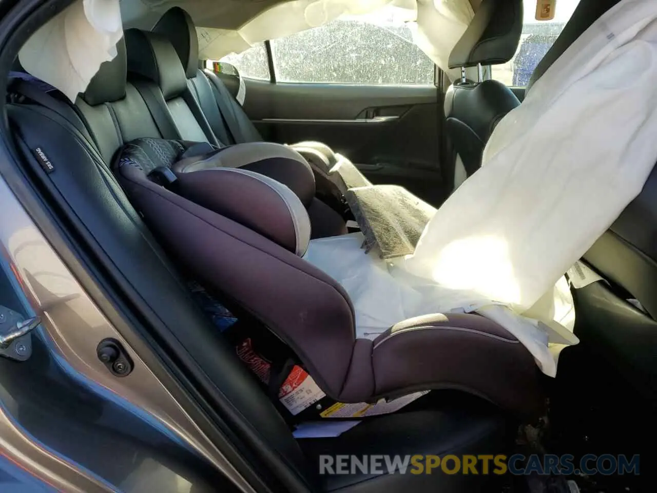 11 Photograph of a damaged car 4T1B11HK6KU855794 TOYOTA CAMRY 2019