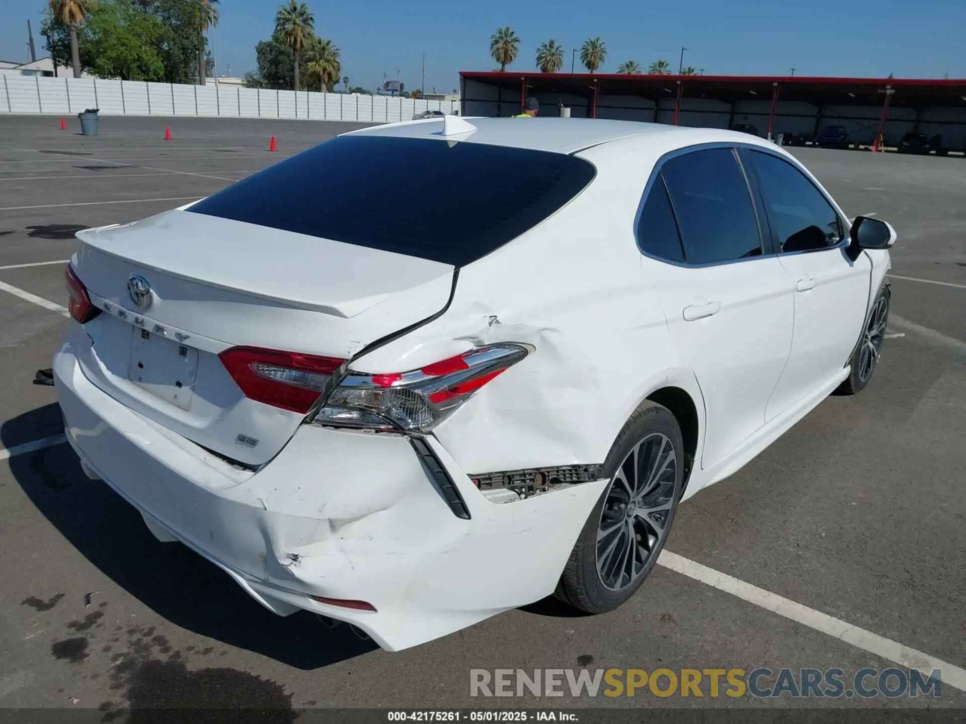 4 Photograph of a damaged car 4T1B11HK7KU161521 TOYOTA CAMRY 2019