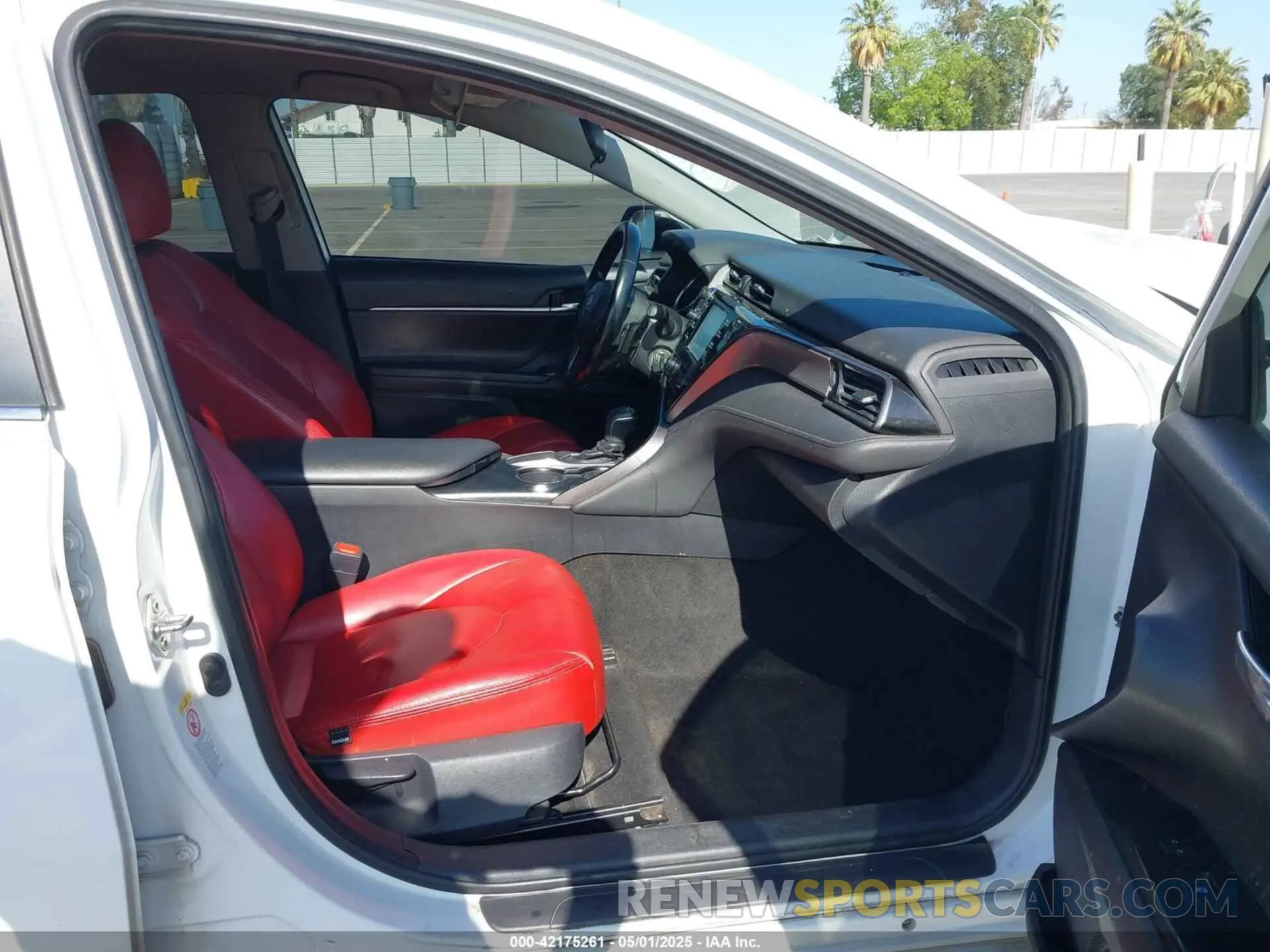 5 Photograph of a damaged car 4T1B11HK7KU161521 TOYOTA CAMRY 2019