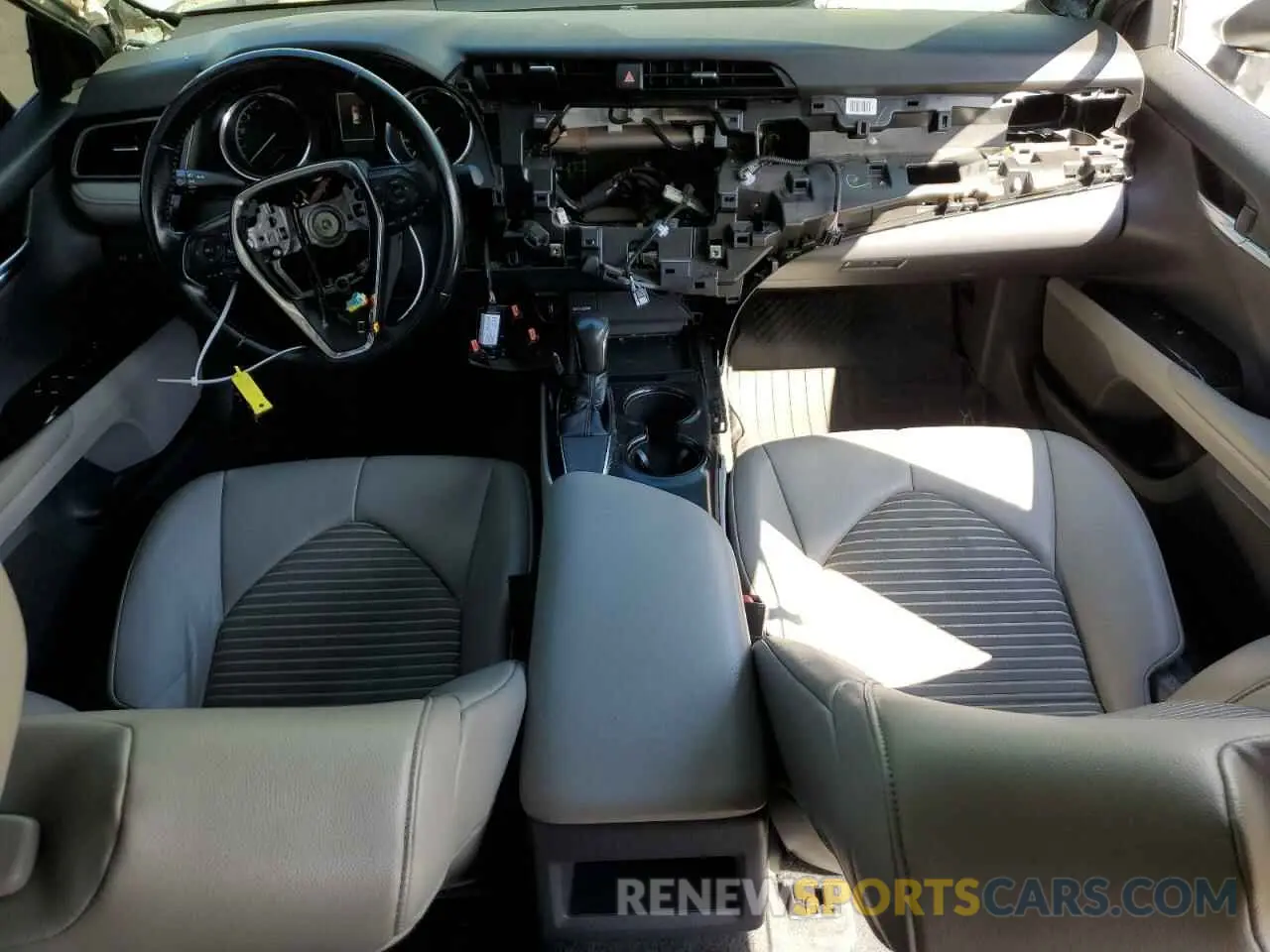 8 Photograph of a damaged car 4T1B11HK7KU162801 TOYOTA CAMRY 2019