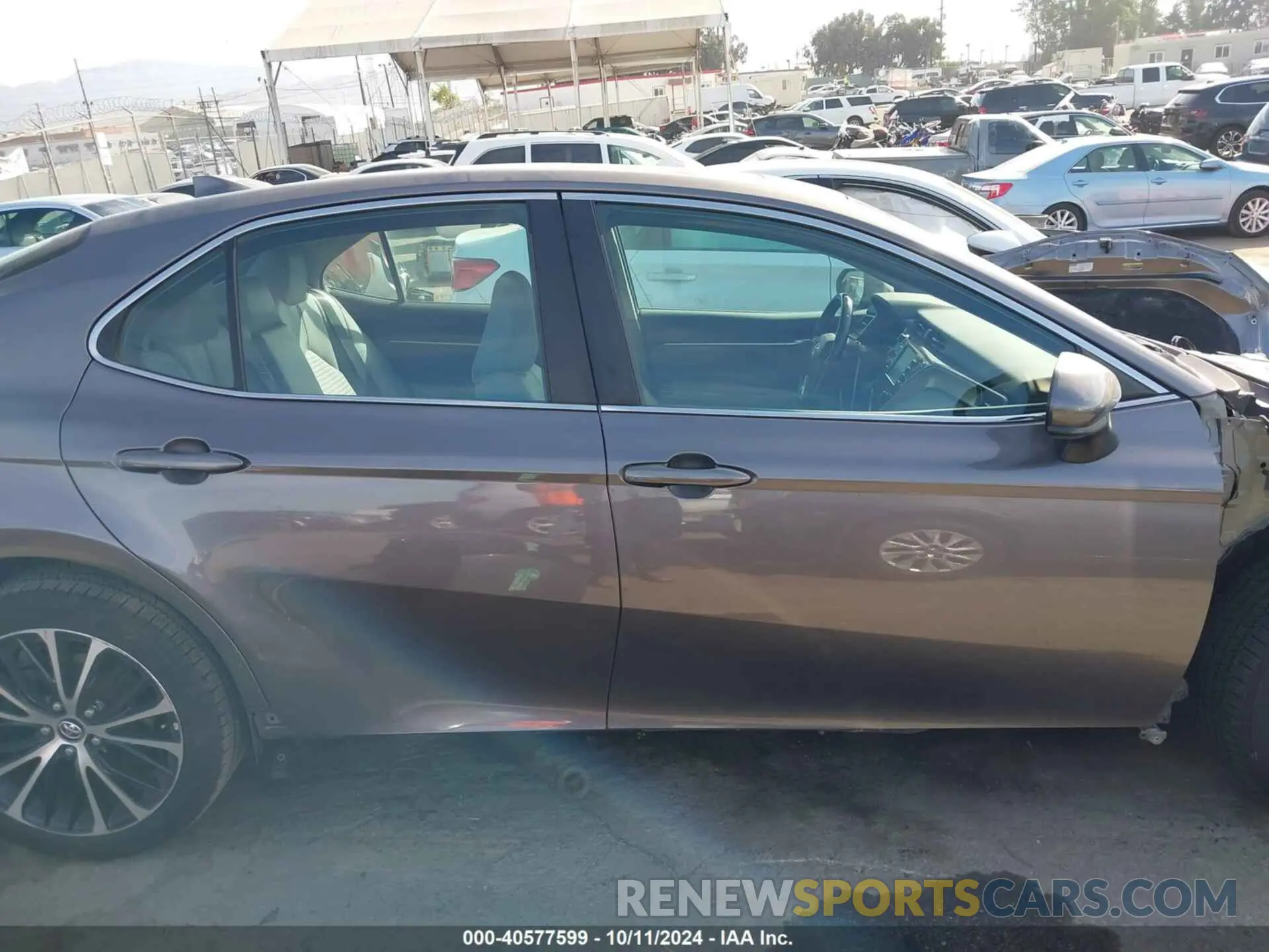14 Photograph of a damaged car 4T1B11HK7KU163060 TOYOTA CAMRY 2019