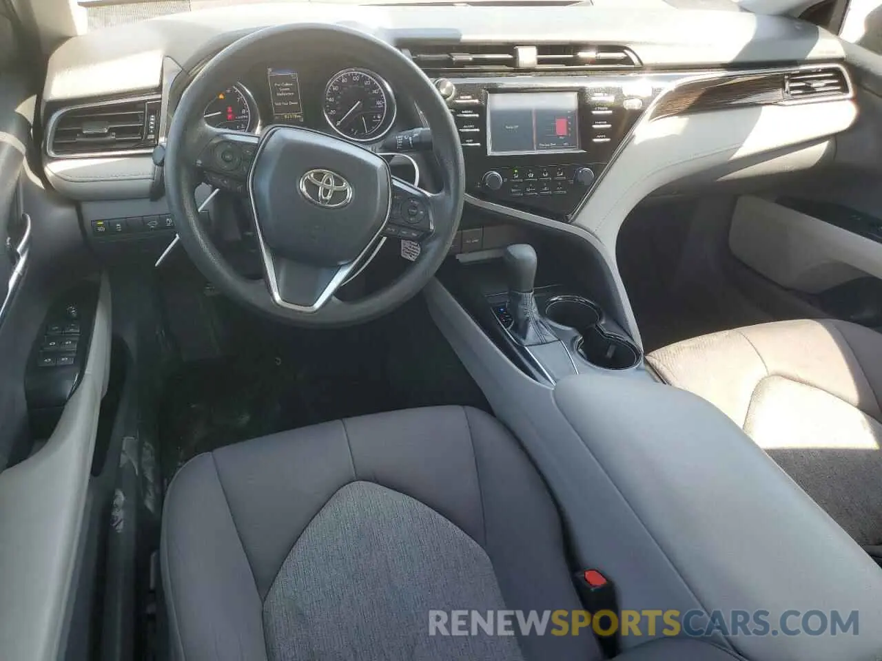 8 Фотография поврежденного автомобиля 4T1B11HK7KU251347 TOYOTA CAMRY 2019