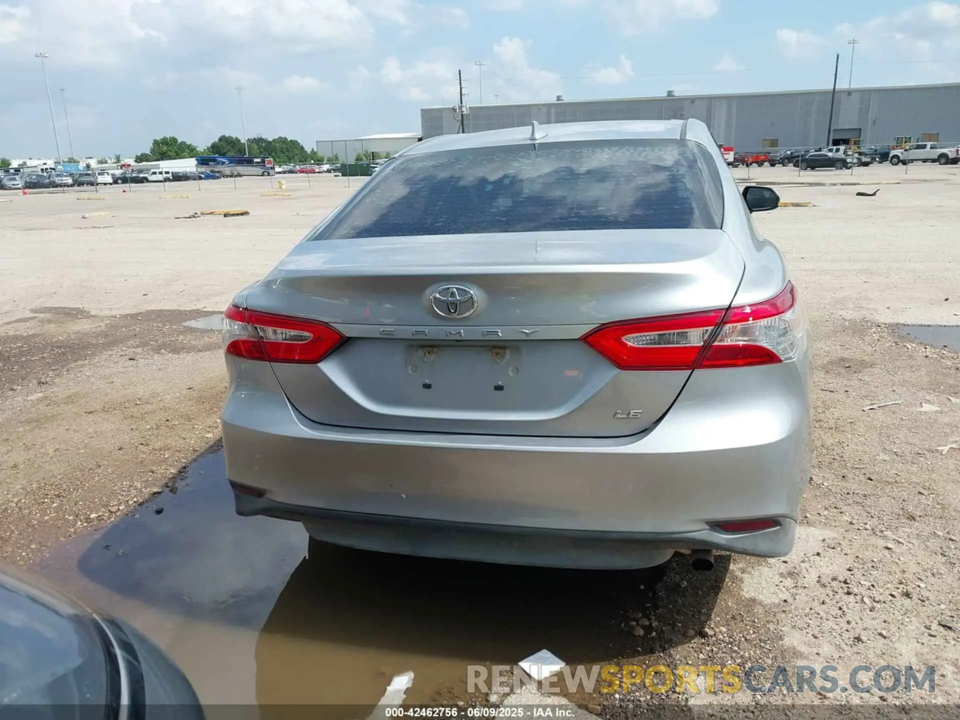 16 Photograph of a damaged car 4T1B11HK7KU262509 TOYOTA CAMRY 2019