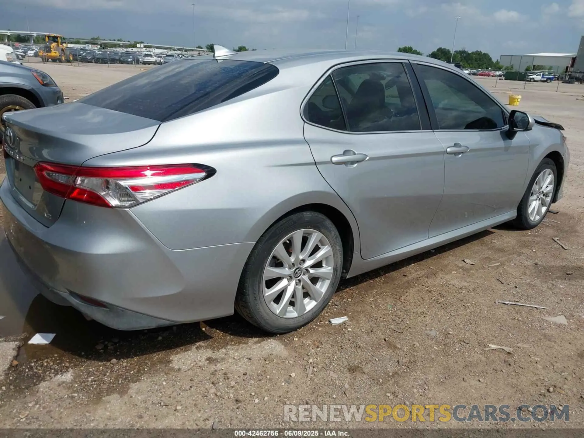 4 Photograph of a damaged car 4T1B11HK7KU262509 TOYOTA CAMRY 2019