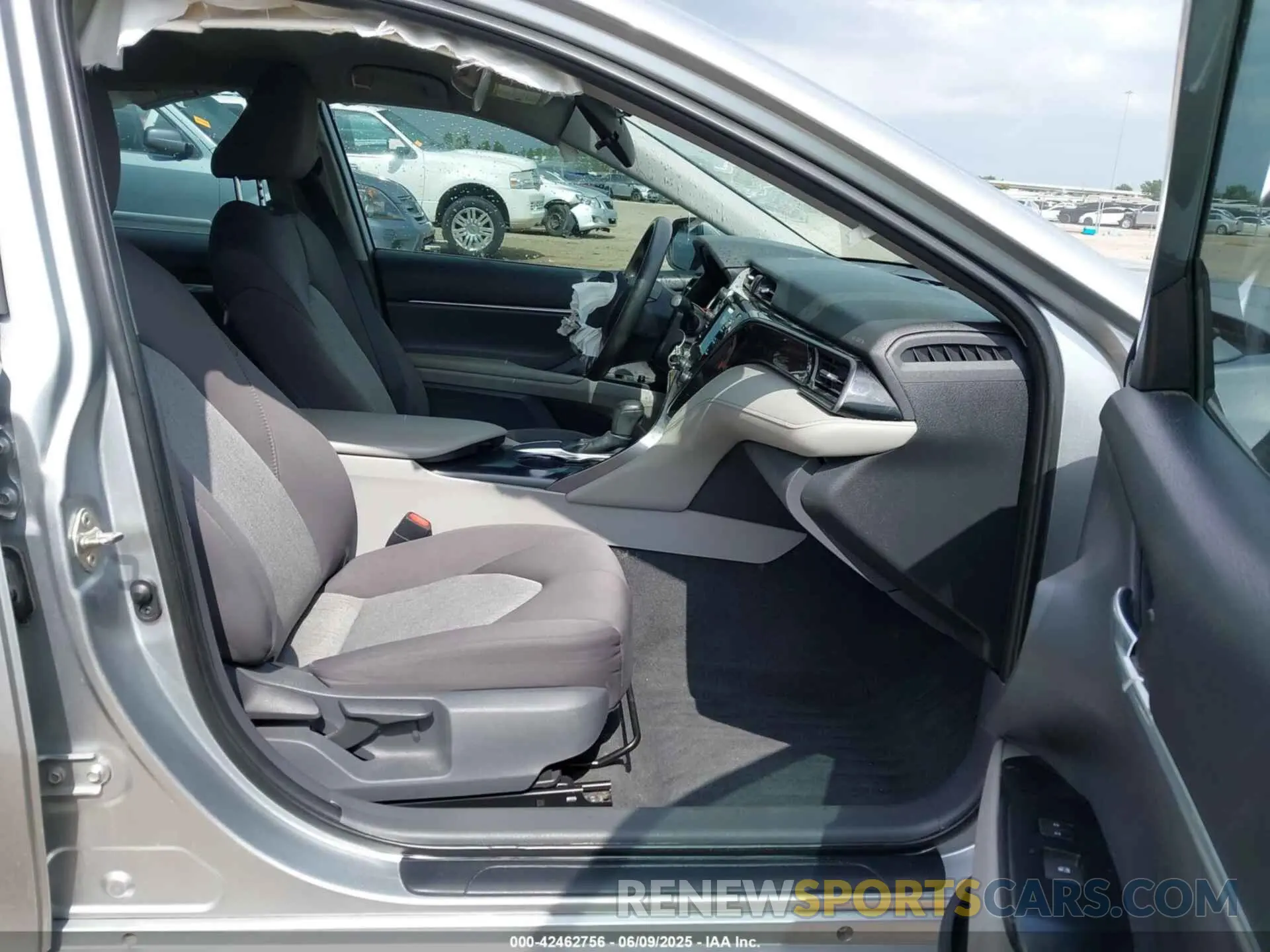 5 Photograph of a damaged car 4T1B11HK7KU262509 TOYOTA CAMRY 2019