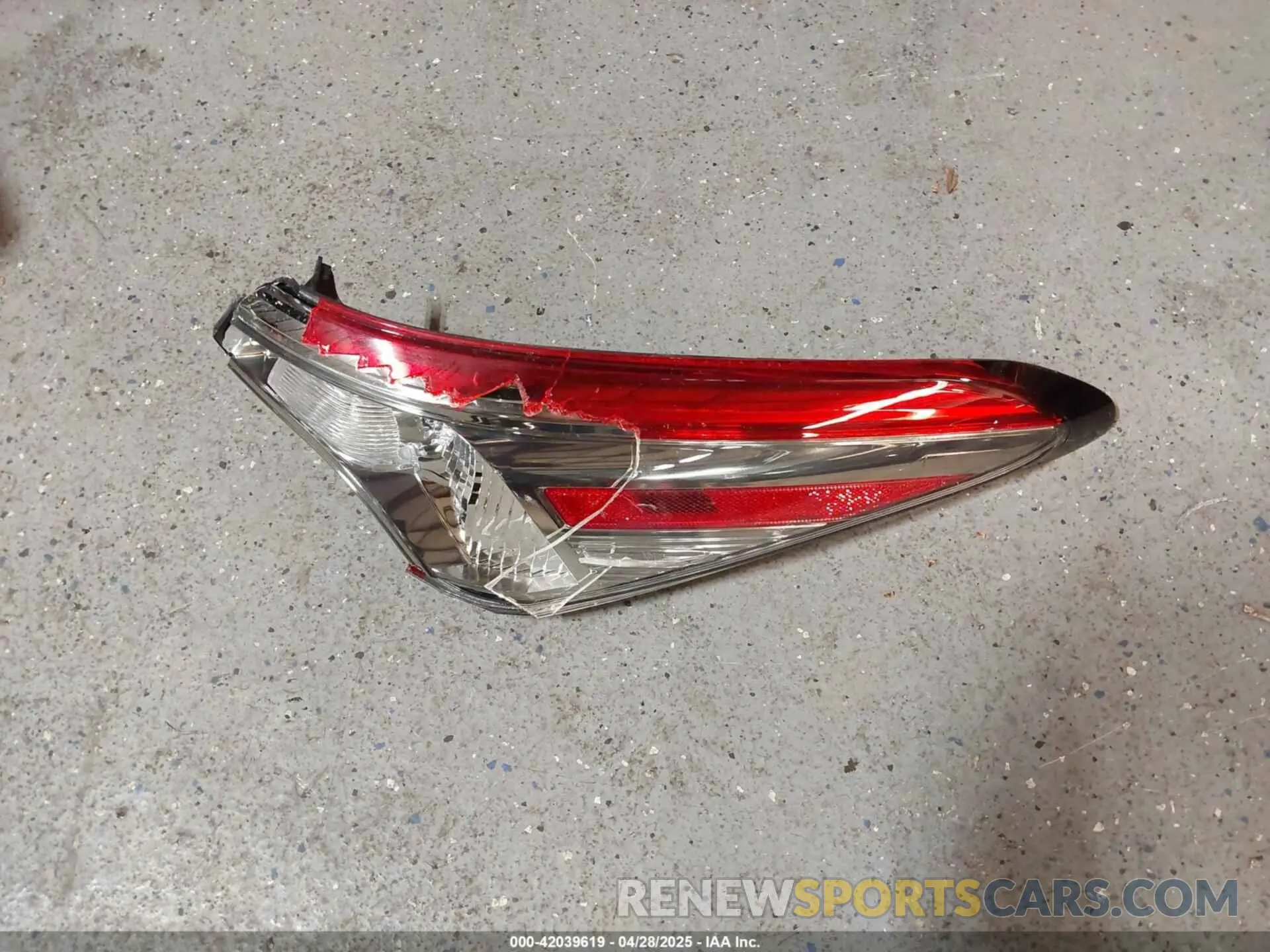12 Photograph of a damaged car 4T1B11HK7KU271937 TOYOTA CAMRY 2019
