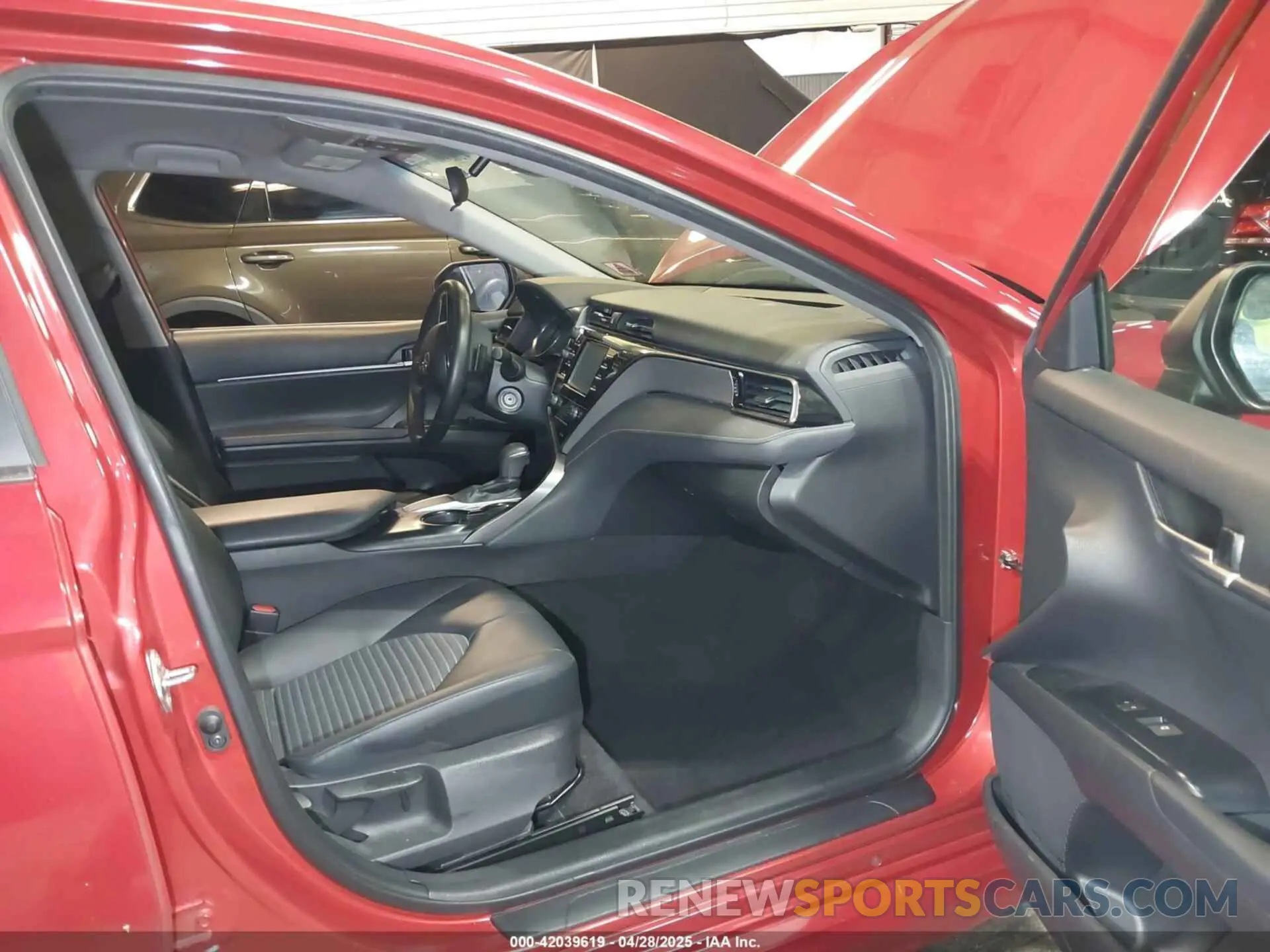 5 Photograph of a damaged car 4T1B11HK7KU271937 TOYOTA CAMRY 2019