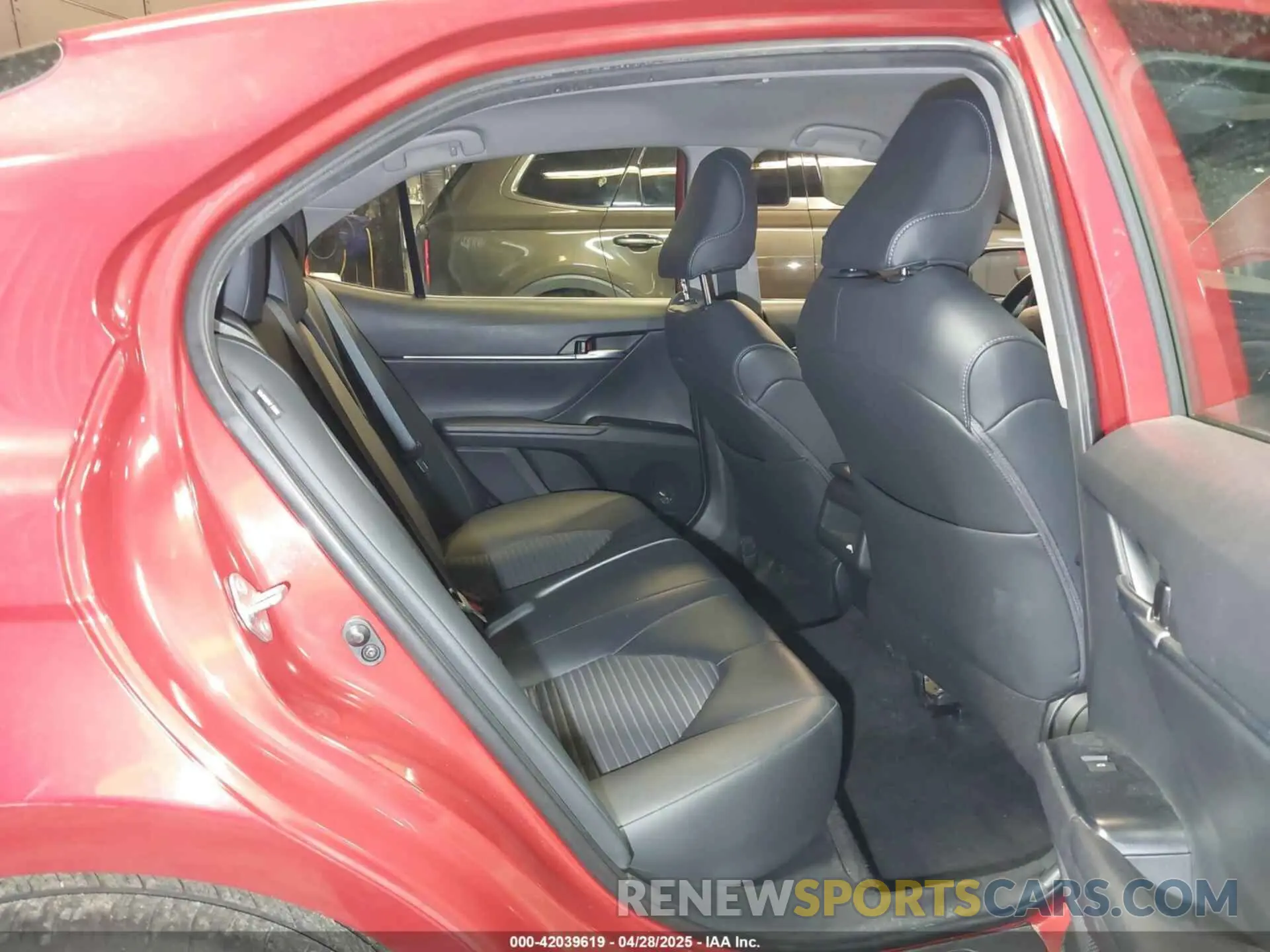 8 Photograph of a damaged car 4T1B11HK7KU271937 TOYOTA CAMRY 2019