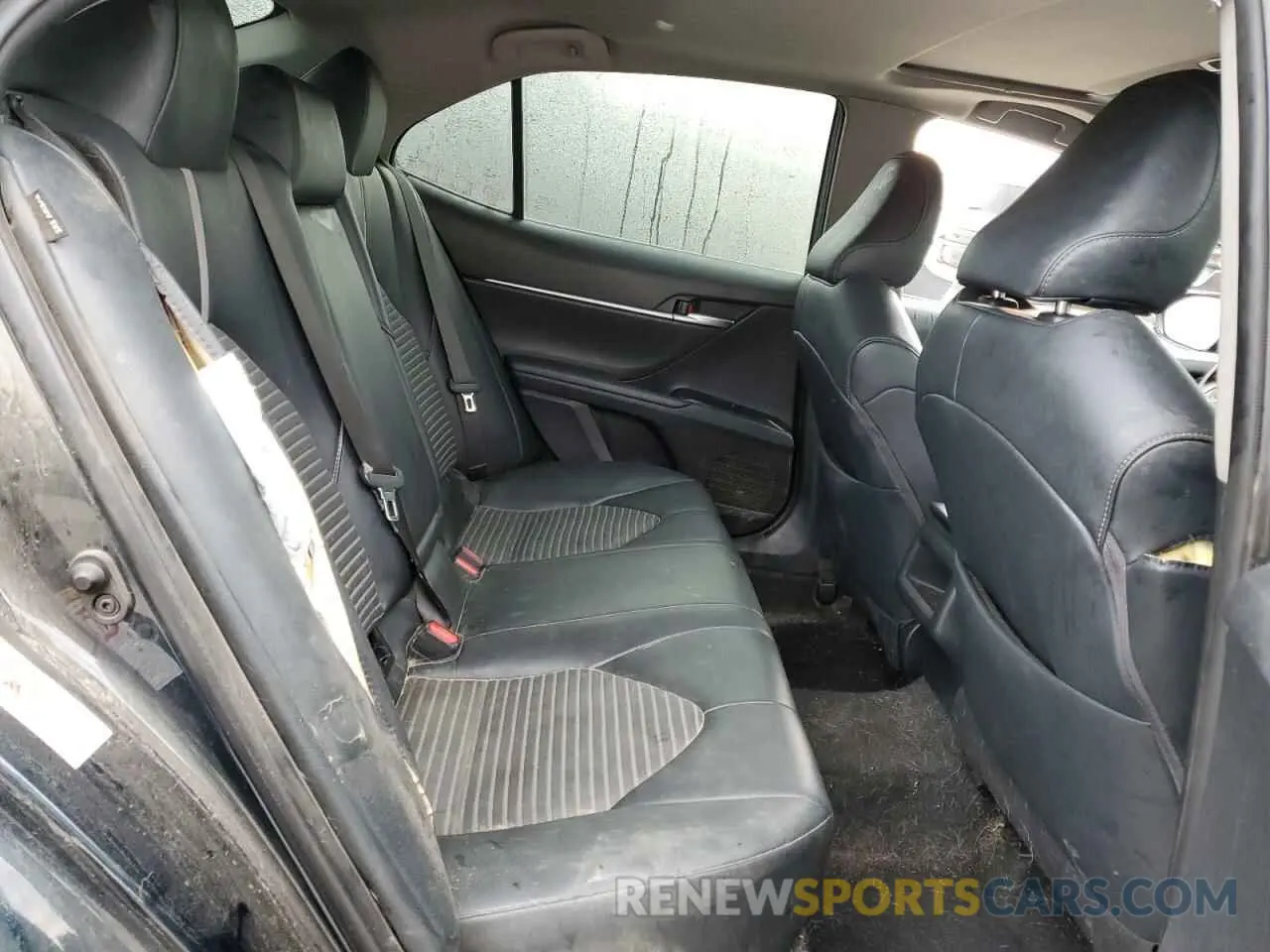 10 Photograph of a damaged car 4T1B11HK7KU682190 TOYOTA CAMRY 2019