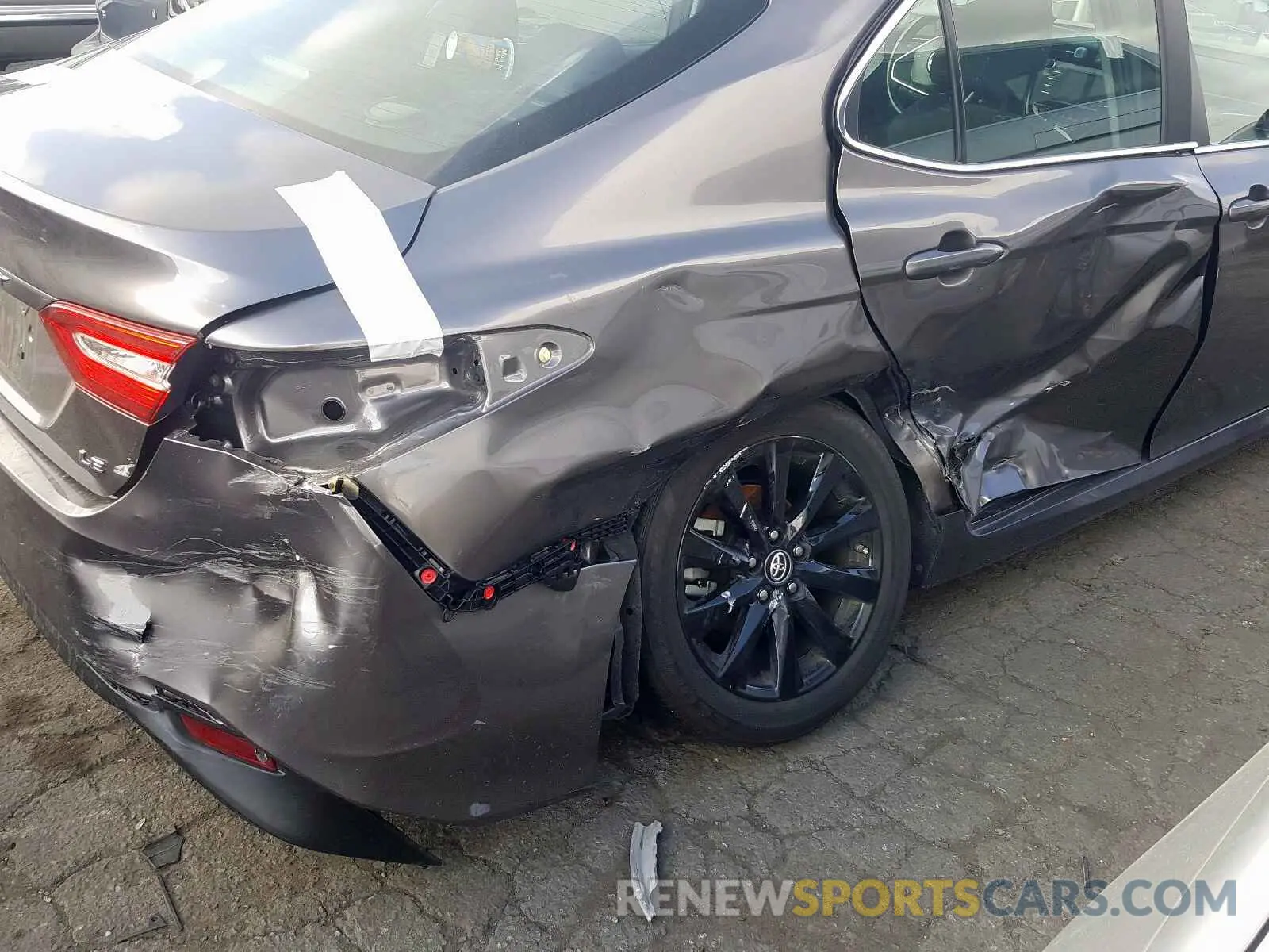 9 Photograph of a damaged car 4T1B11HK7KU698437 TOYOTA CAMRY 2019